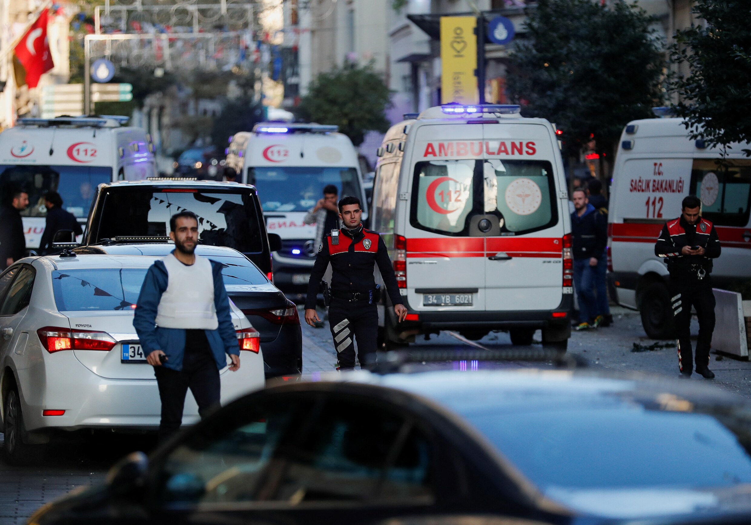 Aanslag door ‘vrouwelijke kamikaze’ in winkelstraat Istanbul: al zes doden en meer dan 80 gewonden