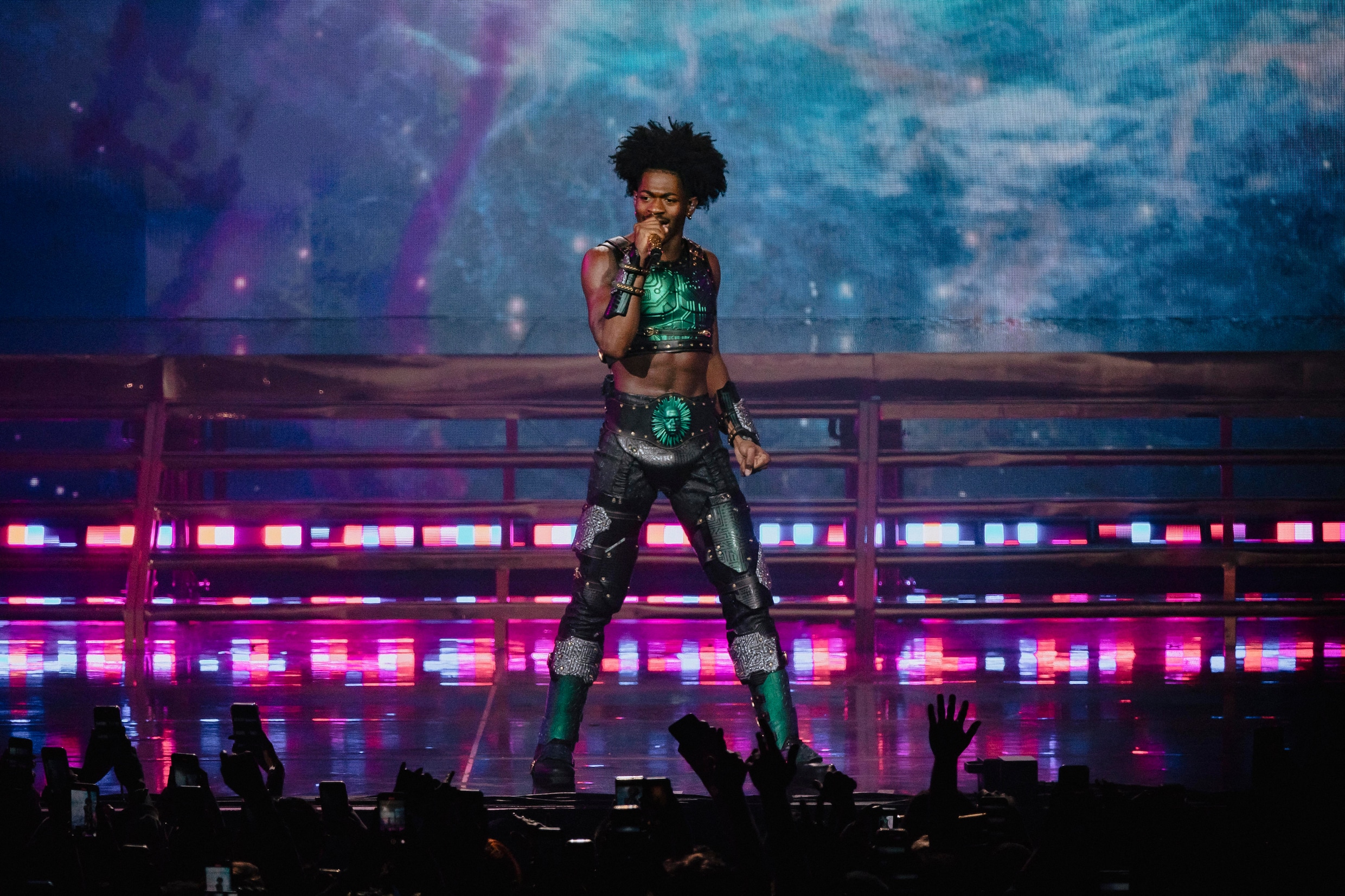 Lil Nas X brengt in Paleis 12 een geformatteerd popconcert dat net te ...