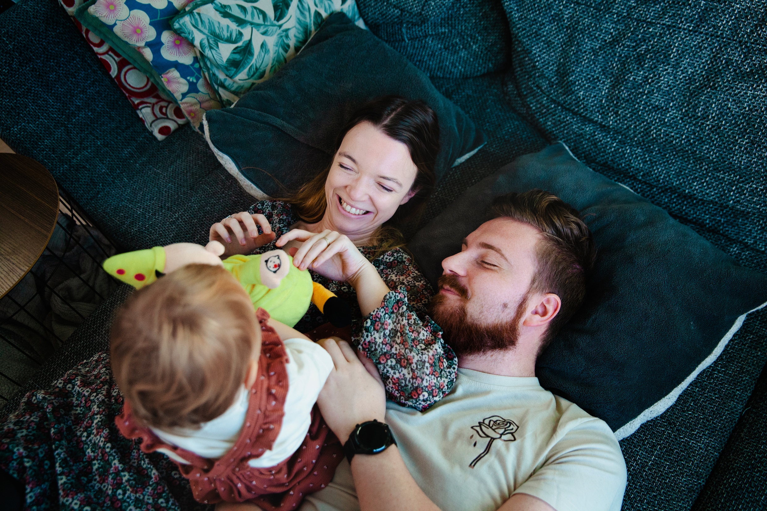 ‘Toen een bezoek met de ouders niet doorging, pakten de zusjes elkaars ...