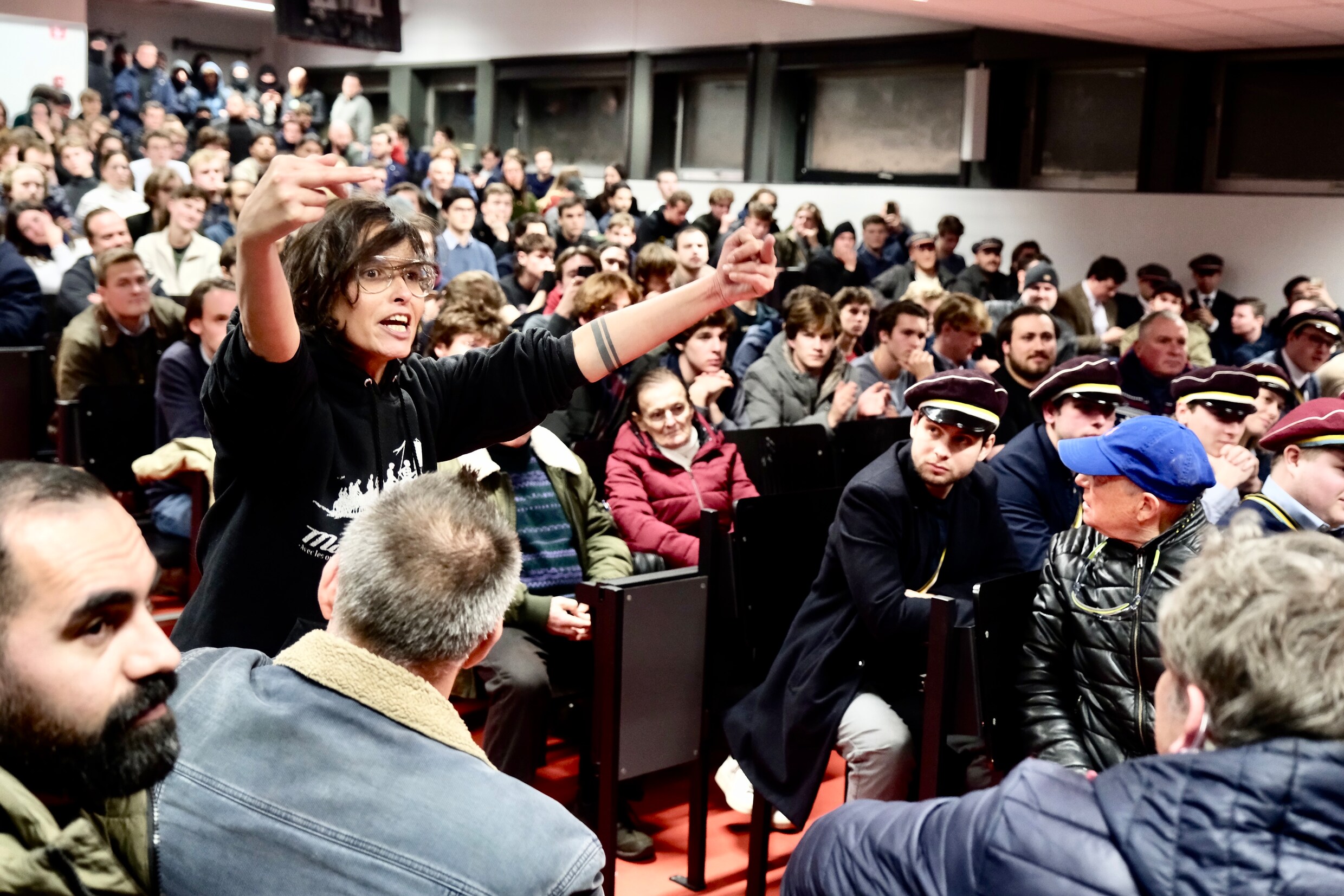 ‘Geen fascisten in onze stad’: lezing Filip Dewinter aan UGent overstemd door betogers
