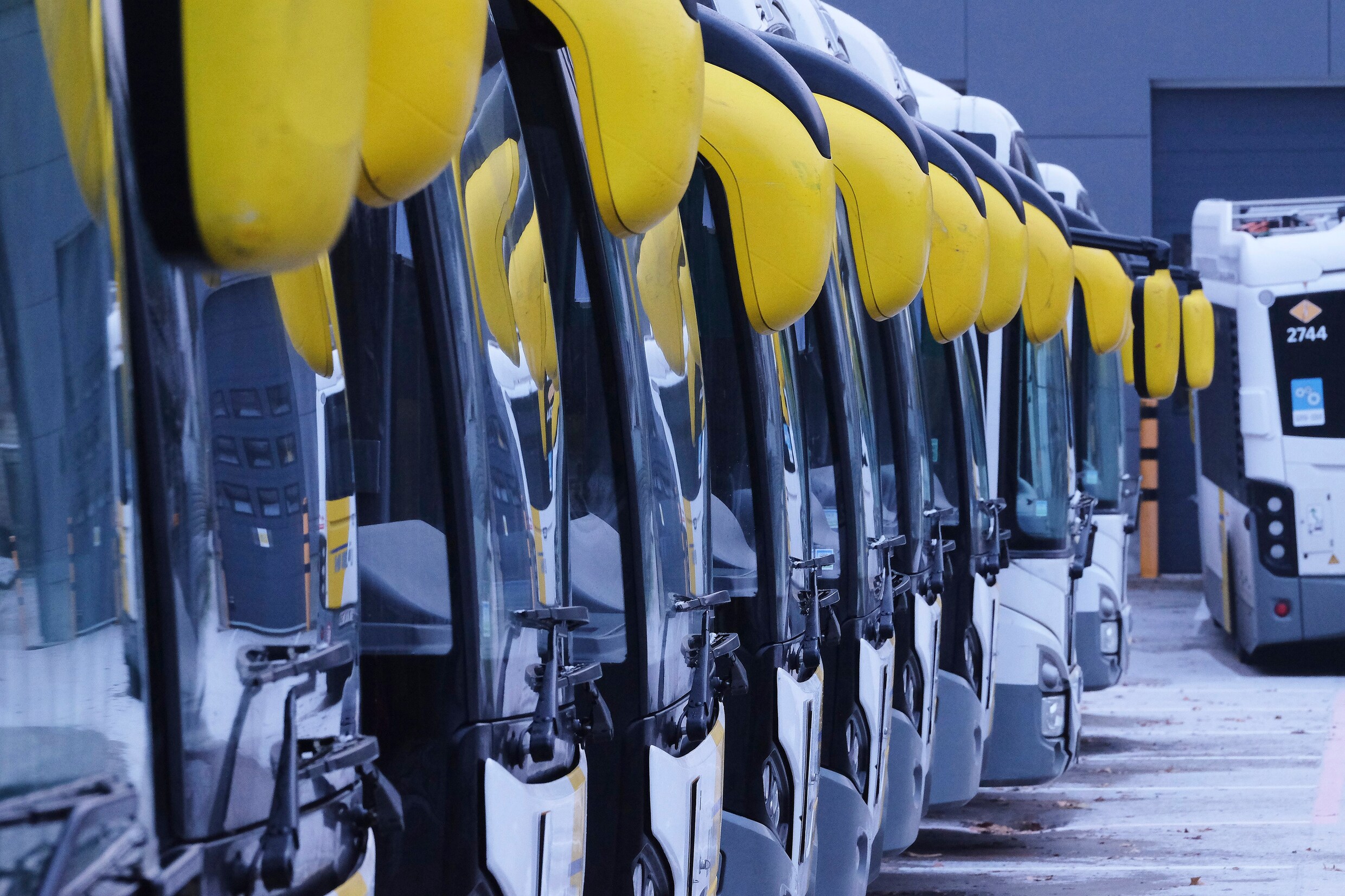 ‘Openbaar vervoer in België moet goedkoper’ met één kaart kost het meer dan 5.000 euro per jaar