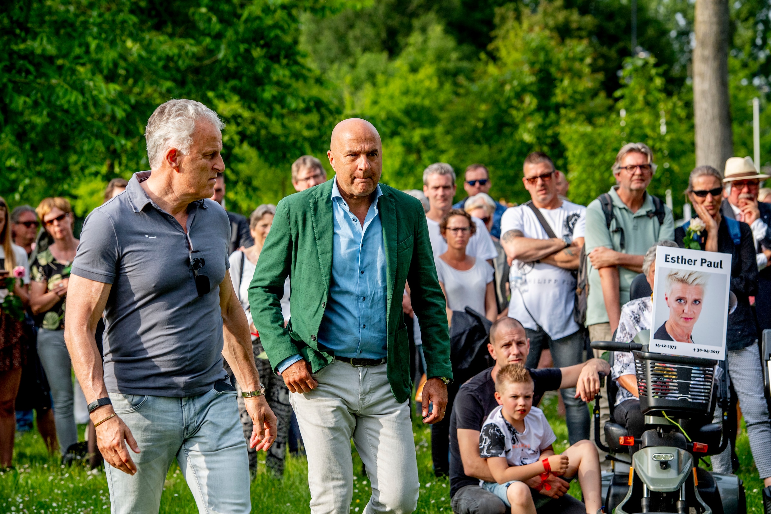 Misdaadjournalist John van den Heuvel wordt al vijf jaar beveiligd ‘Ik weiger mijn been terug