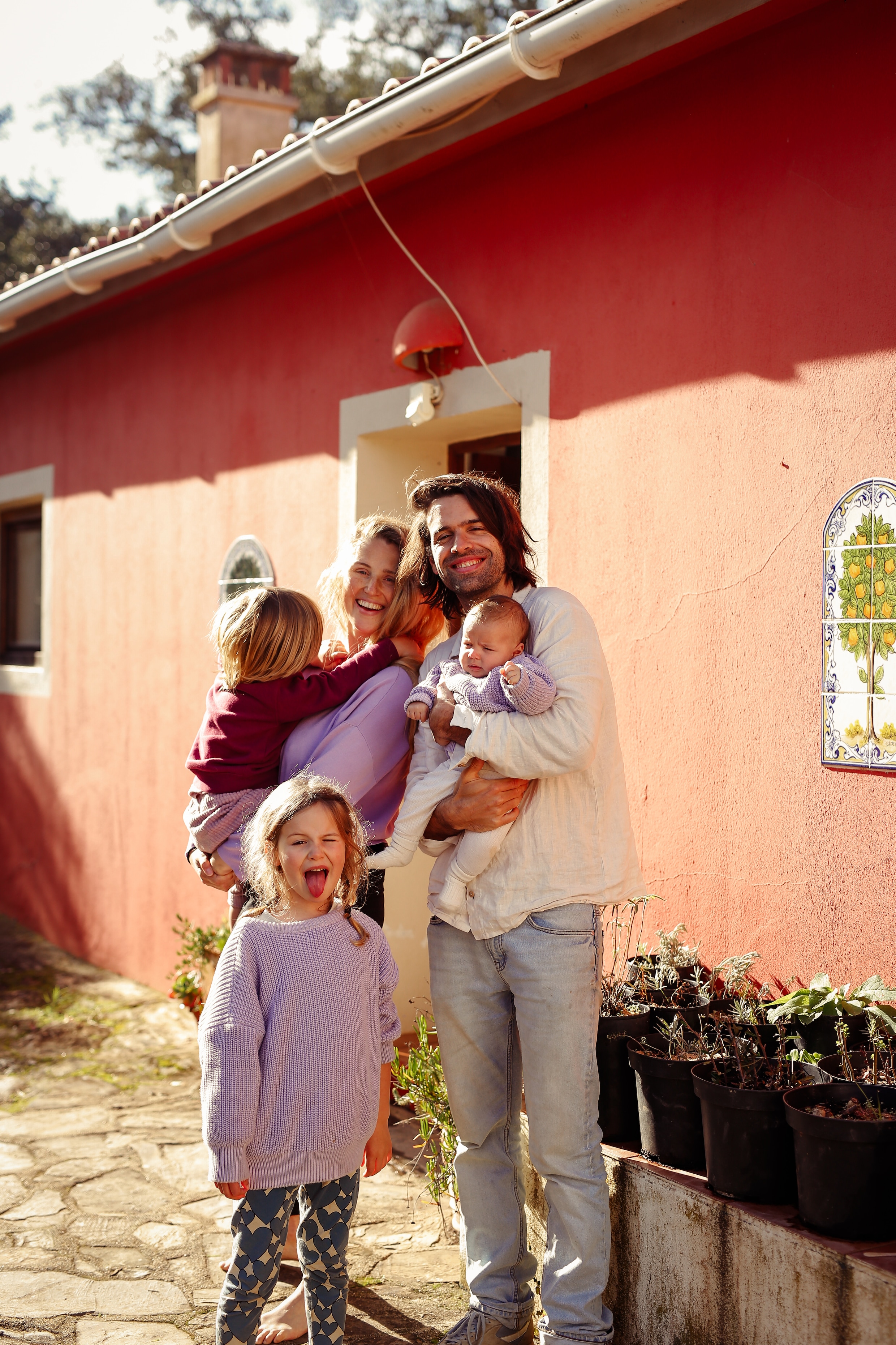 Elisabeth Van Lierop, Tijs Delbeke en hun kinderen spenderen de winters graag in warmere oorden