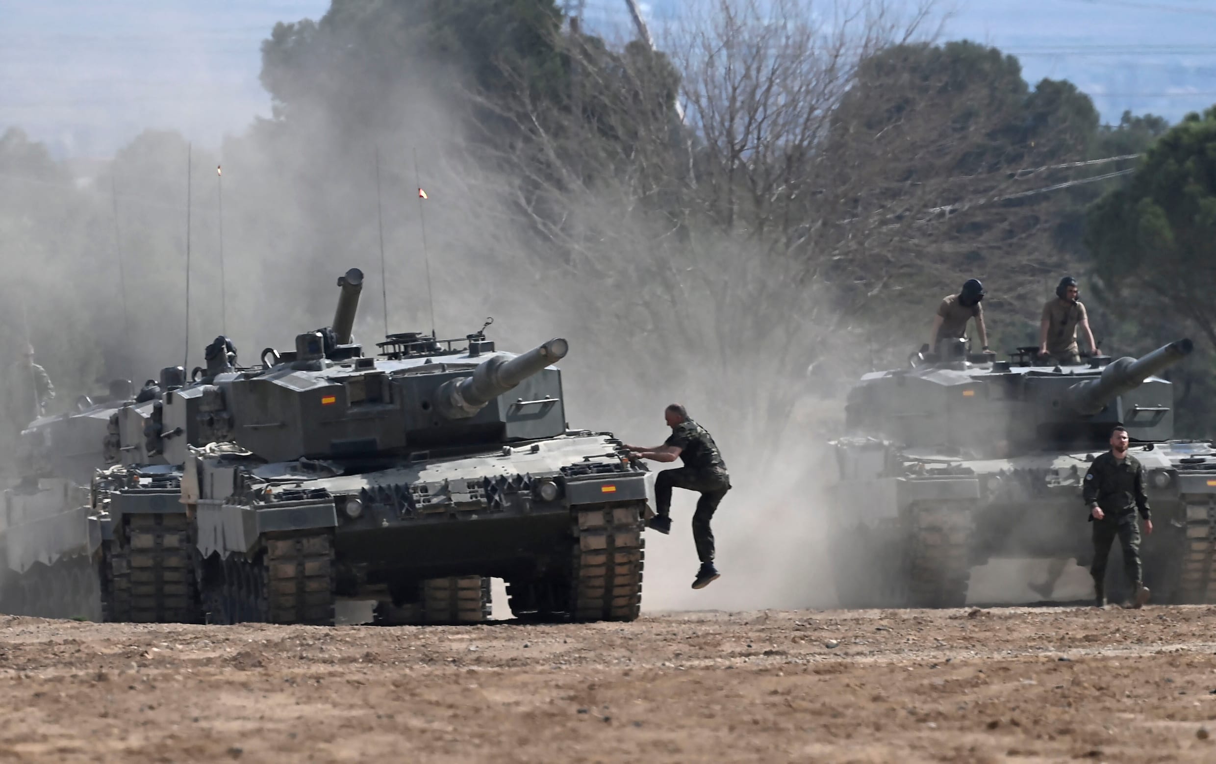 In Duitsland leren Oekraïners razendsnel de Leopard 2-tanks besturen ...