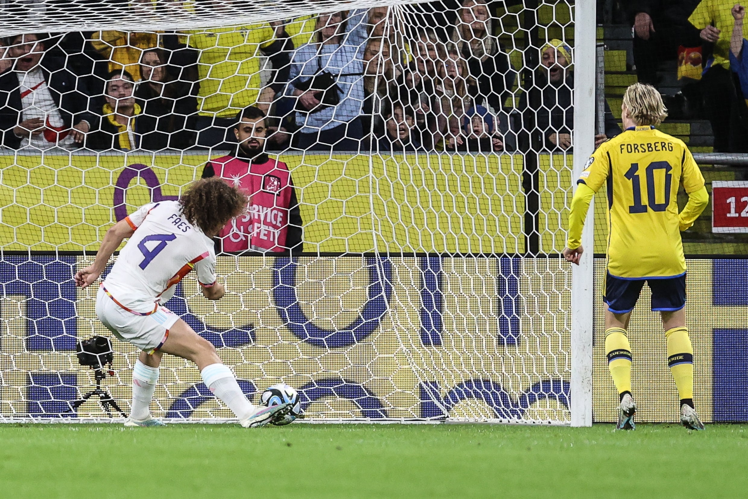 Domenico Tedesco debuteert met een 0-3-zege tegen Zweden, Romelu Lukaku scoort alle doelpunten