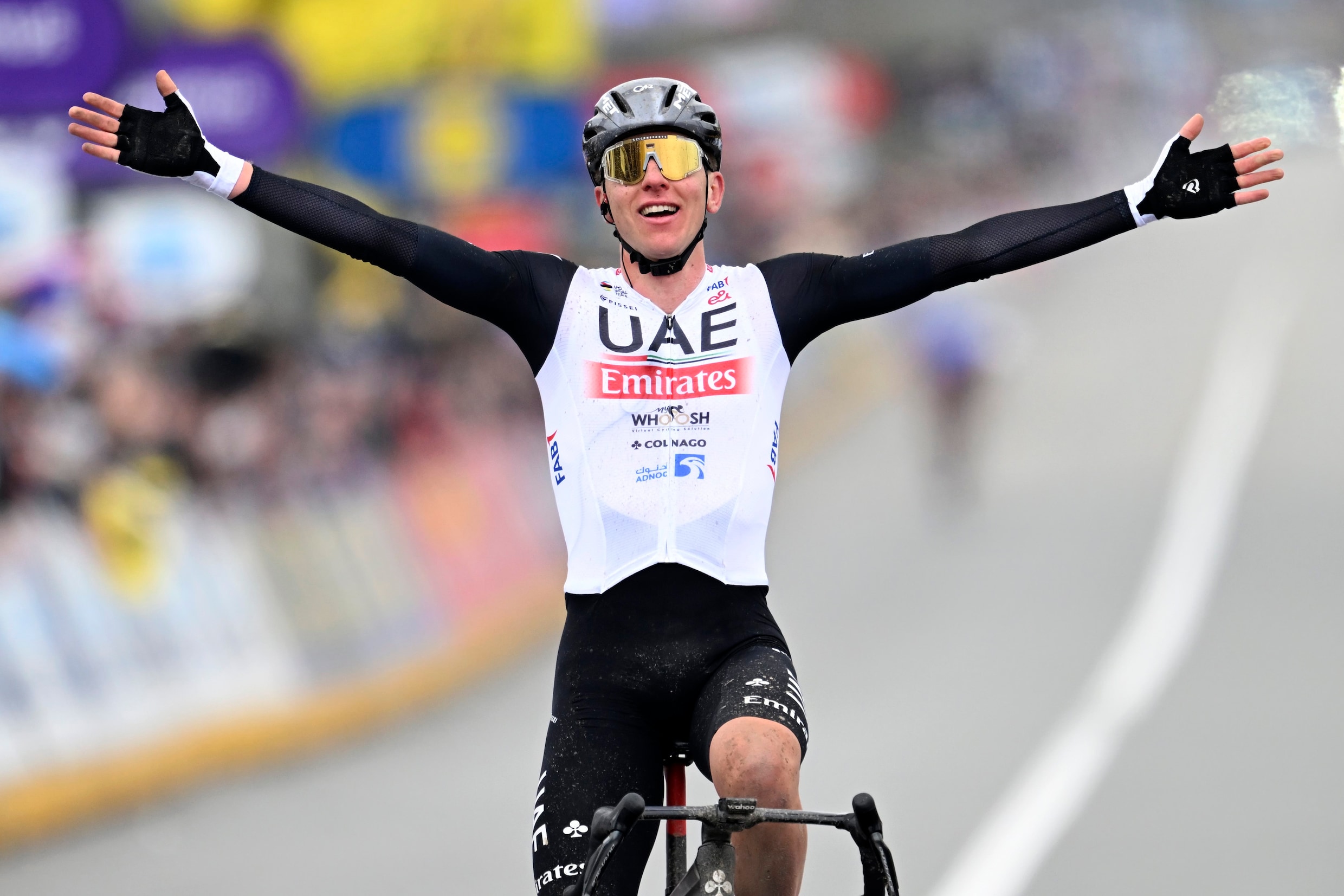 Tadej Pogacar wint de Ronde van Vlaanderen na indrukwekkende solo
