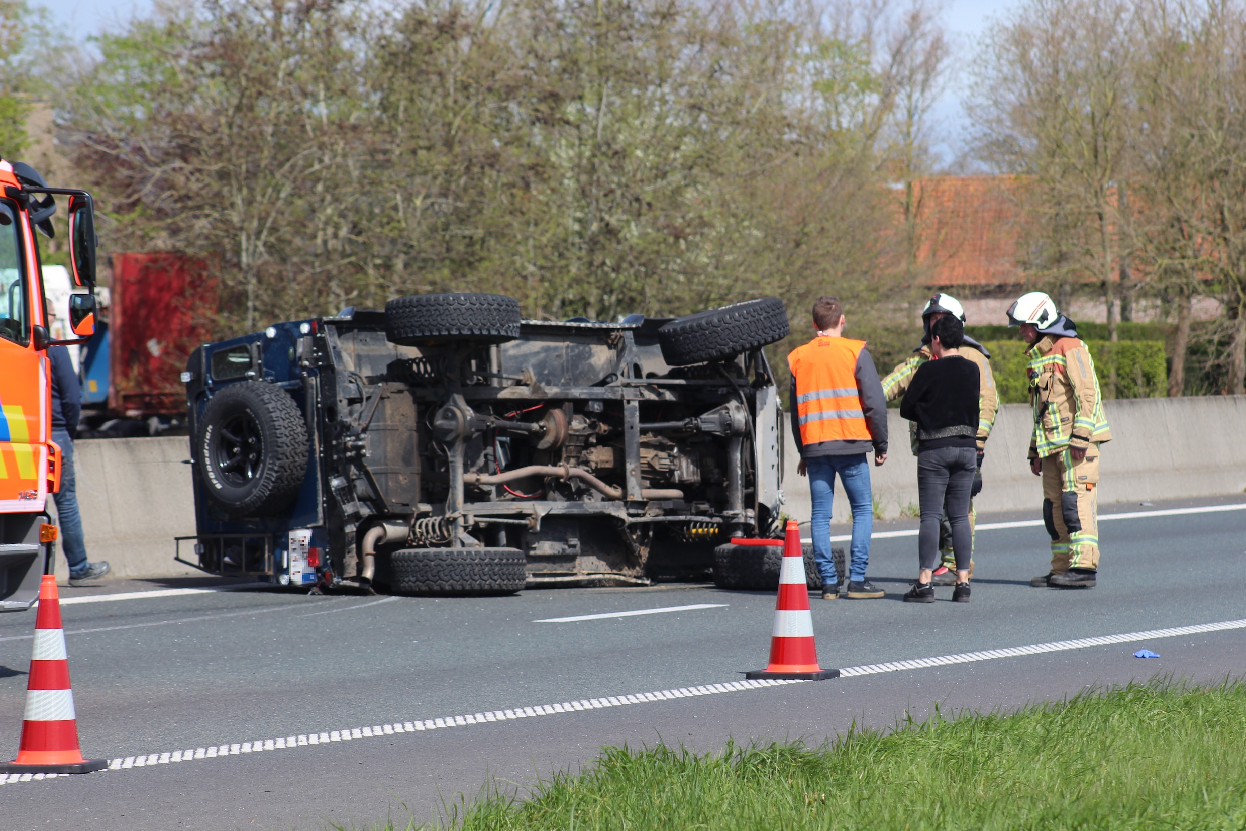 E403 richting Brugge versperd na zwaar ongeval in Ruddervoorde
