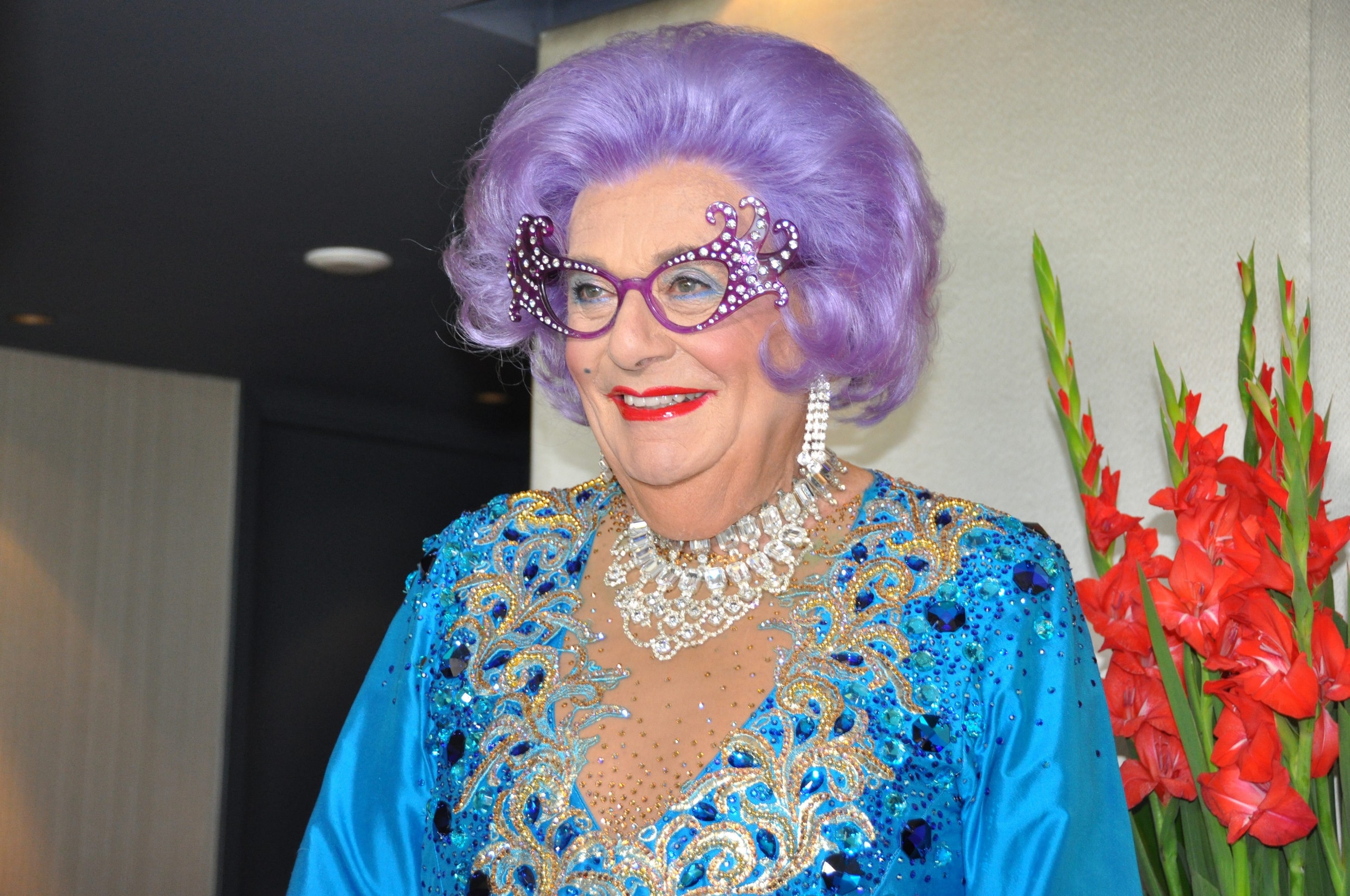 Barry Humphries (89) overleden, meest bekend van zijn personage Dame ...