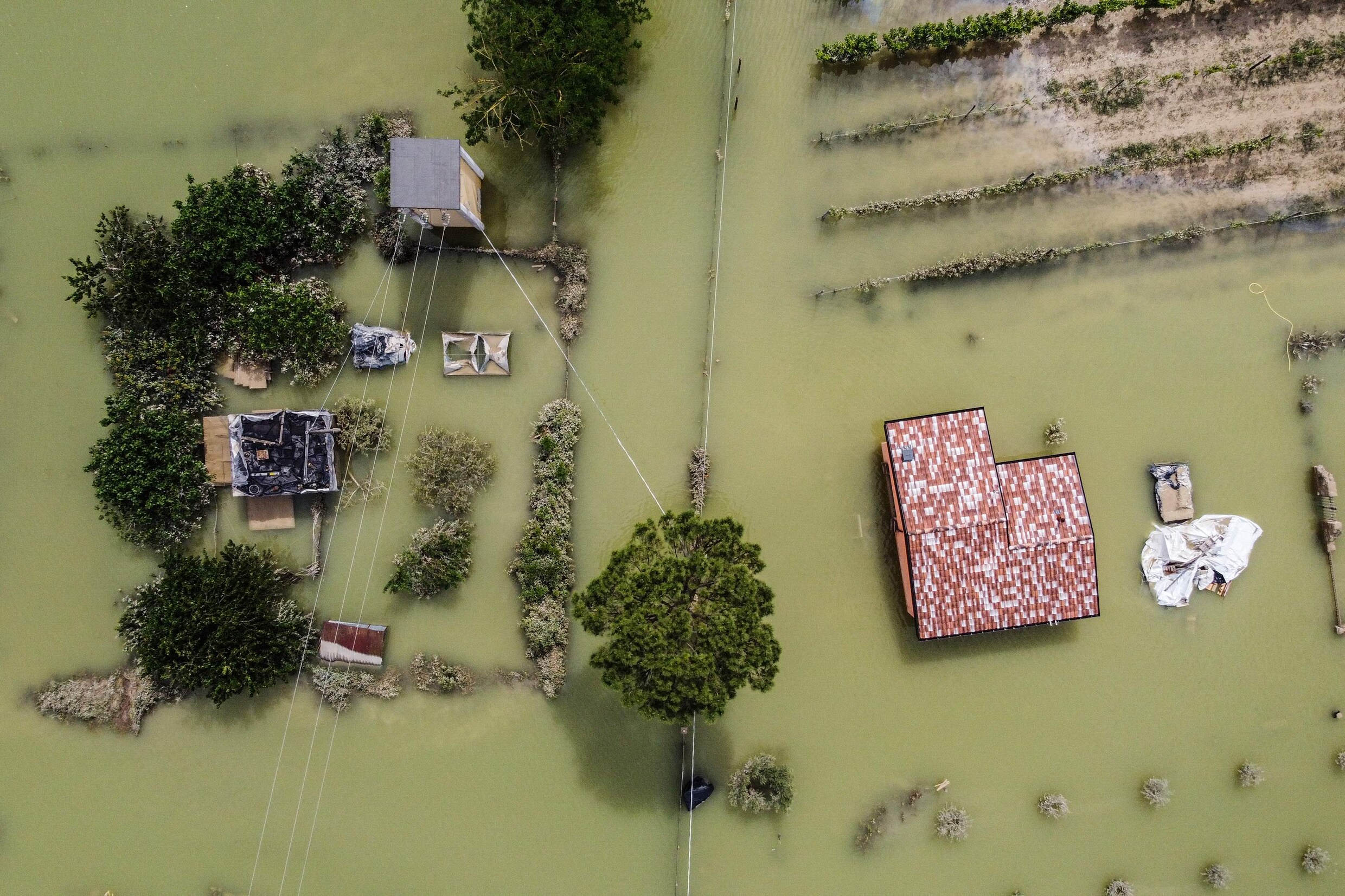 Dodental door overstromingen in Italië loopt op tot 14, regering vraagt EU om steun