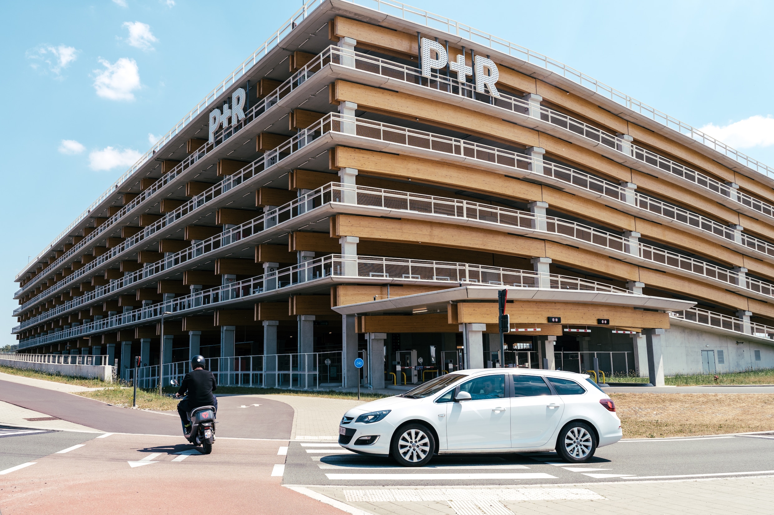 Lege park-and-rides in Antwerpen en Gent: wat is er aan de hand? | De ...