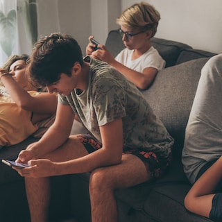 ‘Ik kreeg vaak tips om te vermageren, toen ik vertelde dat ik niet goed in mijn vel zat’: jongeren storten hart uit bij chatbots