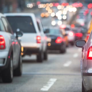 Kettingbotsing op E19: een dode en vier gewonden, snelweg volledig versperd
