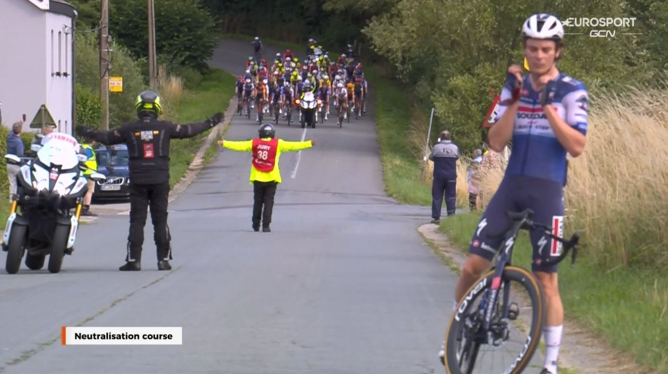 Chaos troef in slotrit Ronde van Wallonië wanneer peloton verkeerd ...