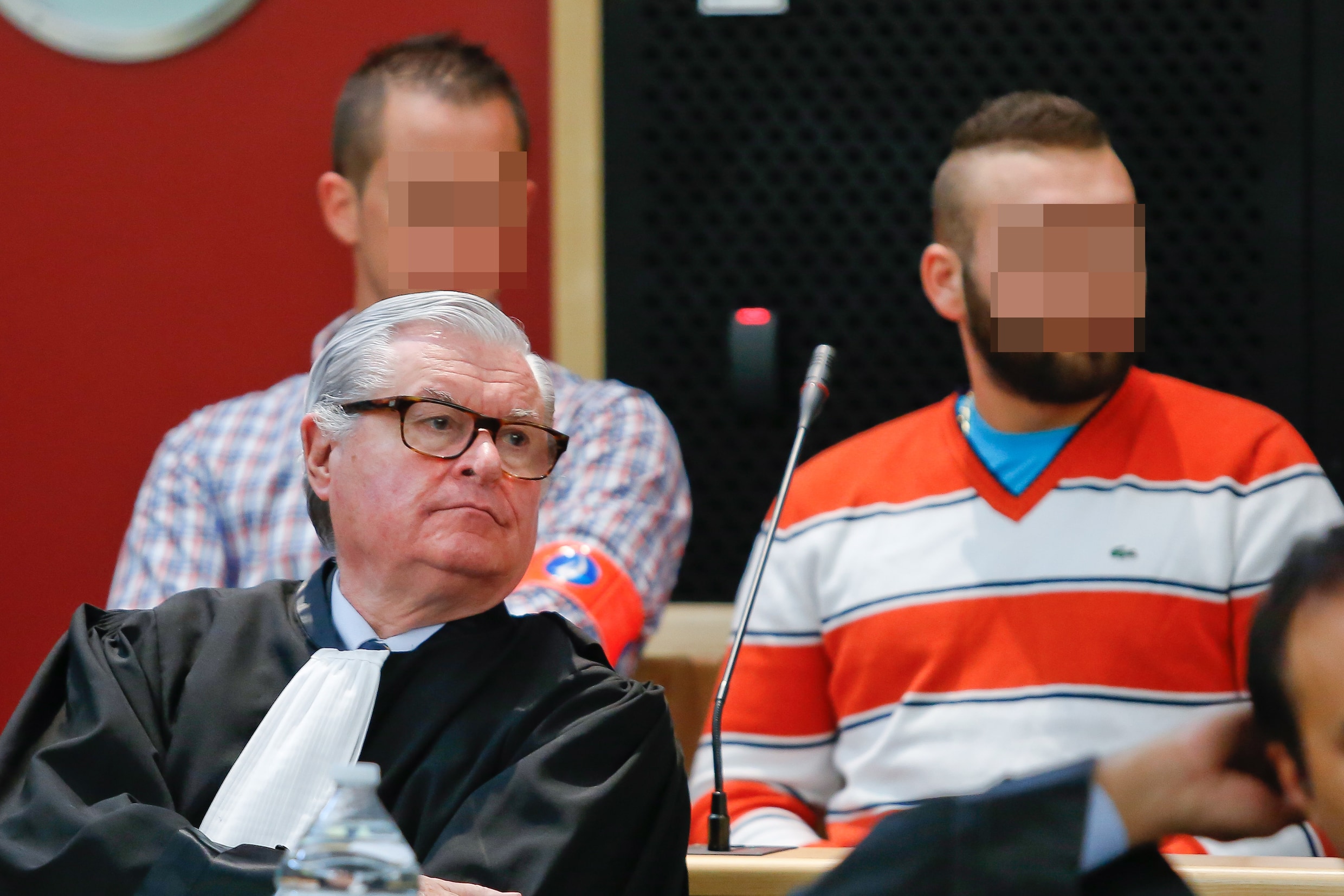 Voor een Duvel wou Laurette gerust de oom bevredigen, maar de neef niet ...