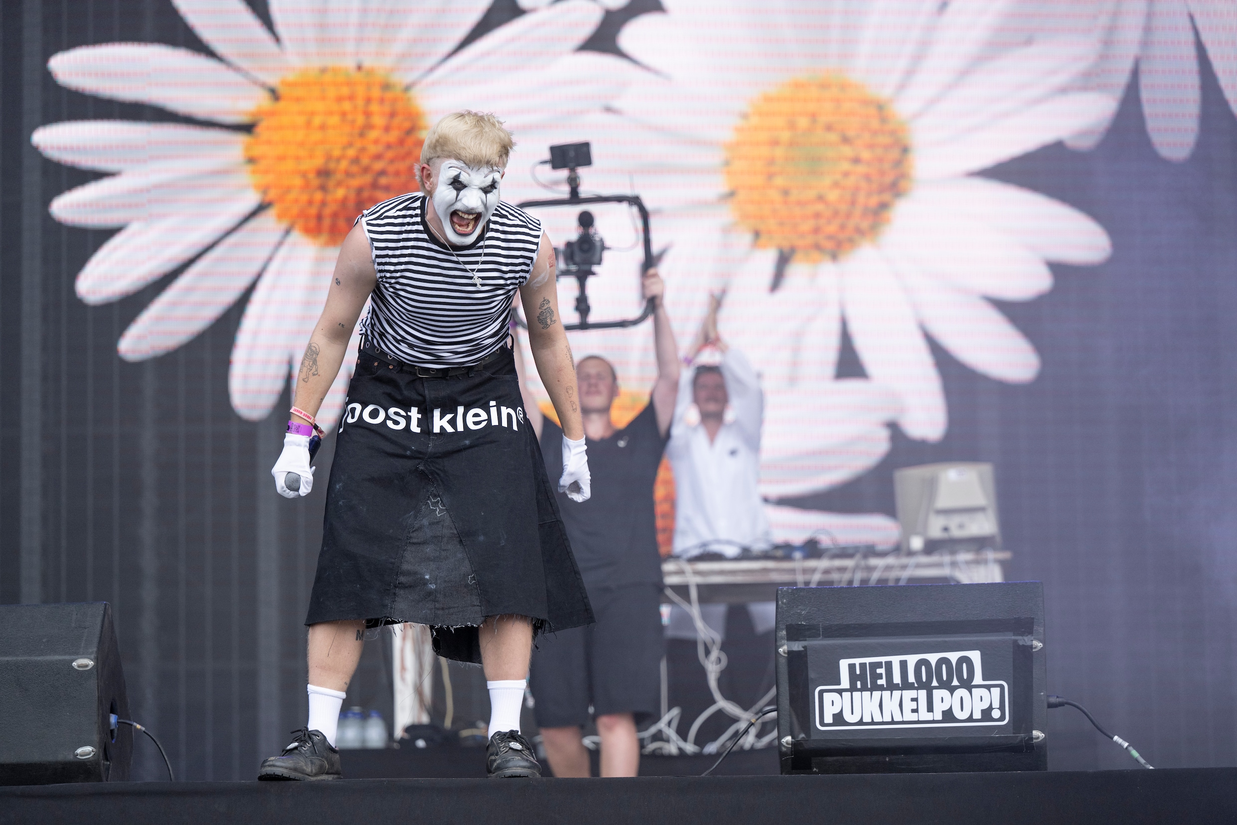 Live - Pukkelpop. Als Foals zich ergens in stort, dan leggen ze de kop ...