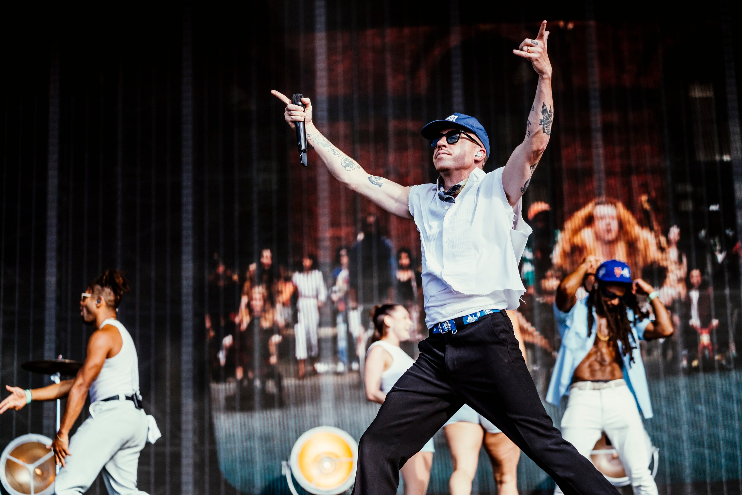 Na Black Lives Matter en lgbtq+-rechten springt Macklemore in de bres ...