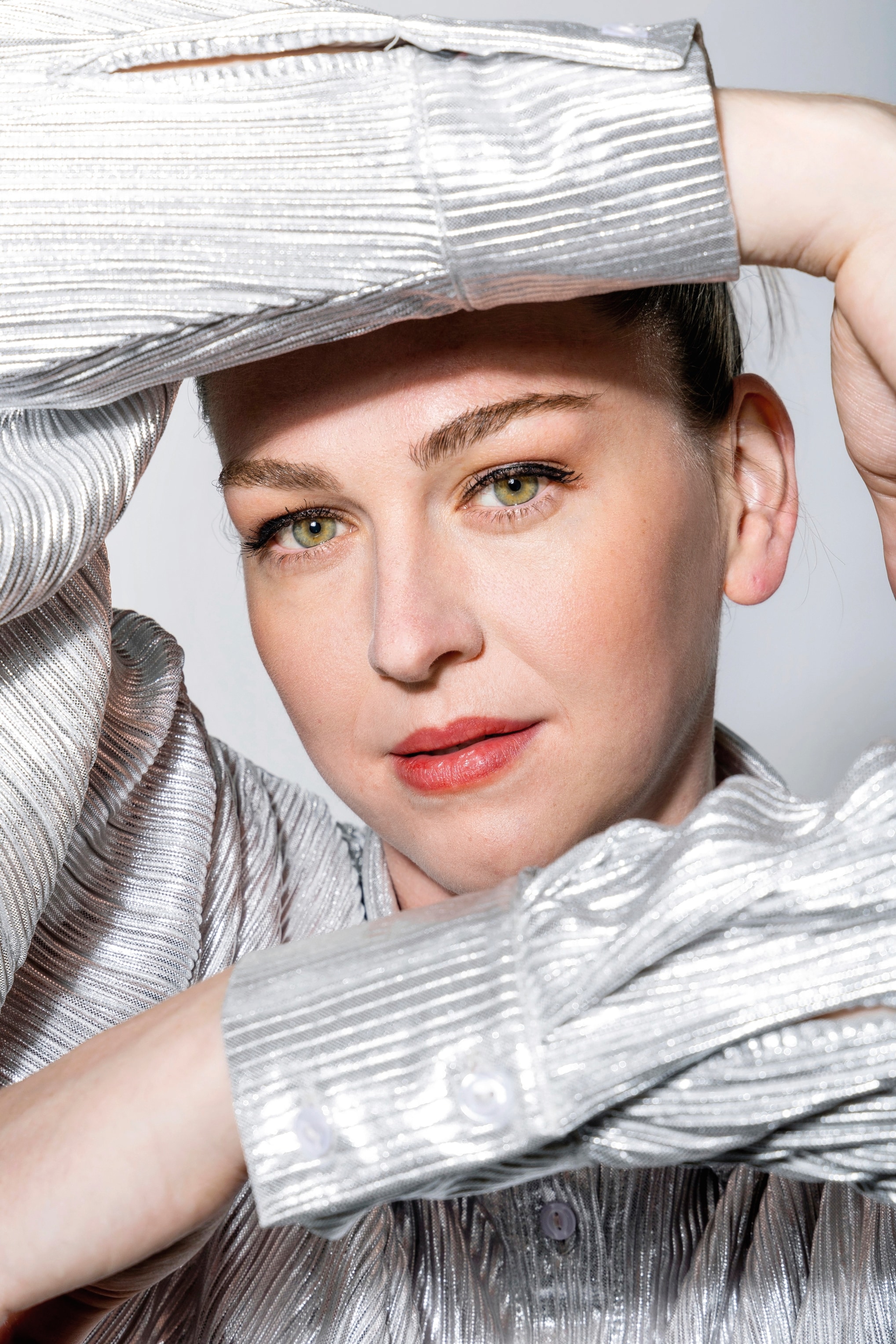 Emma Meesseman doet een glamourshoot voor NINA.