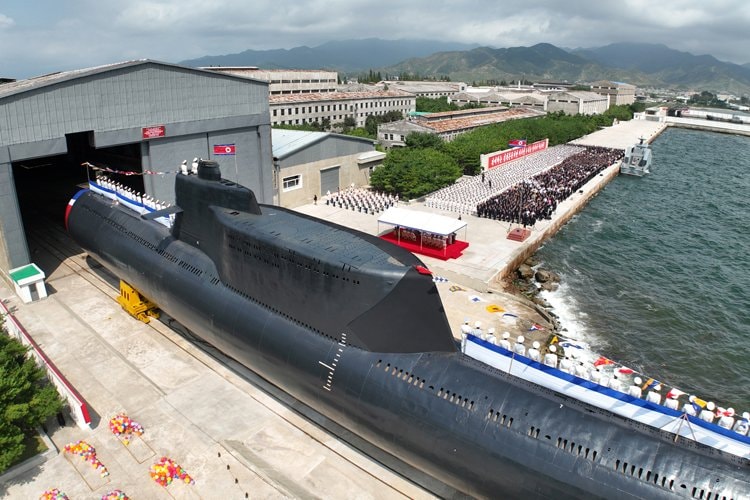 Noord-Korea onthult nieuwe ‘nucleaire aanvalsonderzeeër’: ‘Urgente taak om marine te bewapenen’