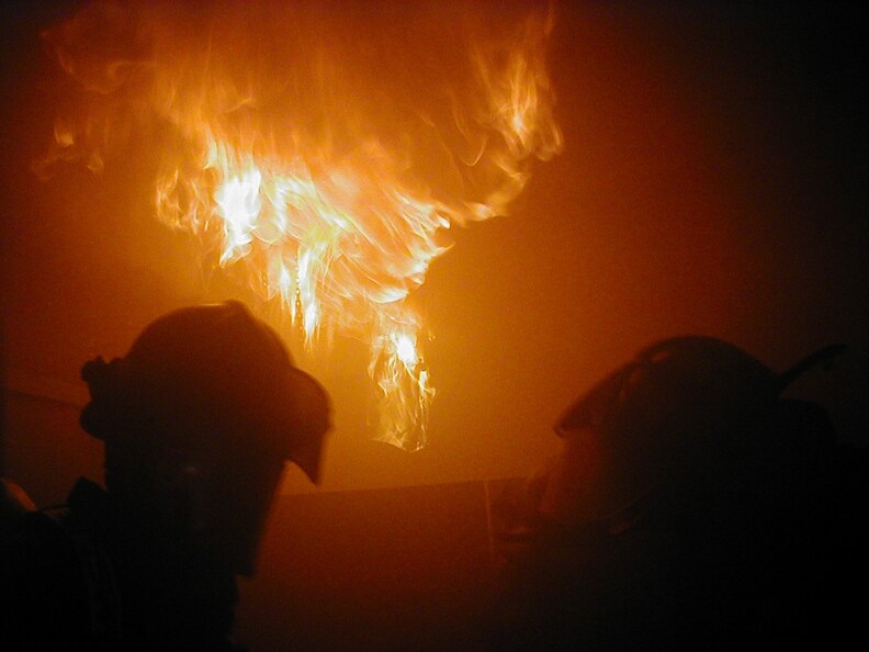 Levensgevaarlijk voor elke brandweerman: wat is een flashover?