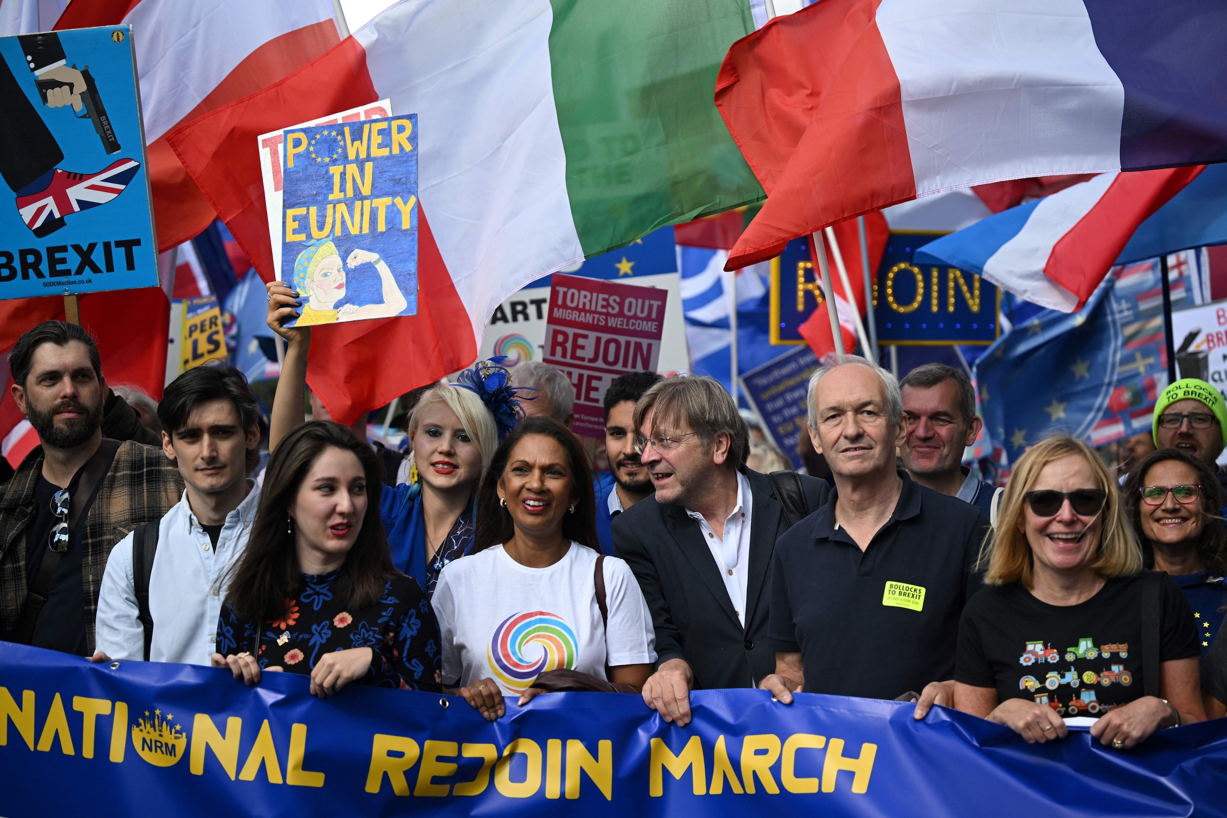 Brexit-tegenstanders, onder wie Guy Verhofstadt, betogen in Londen voor ...
