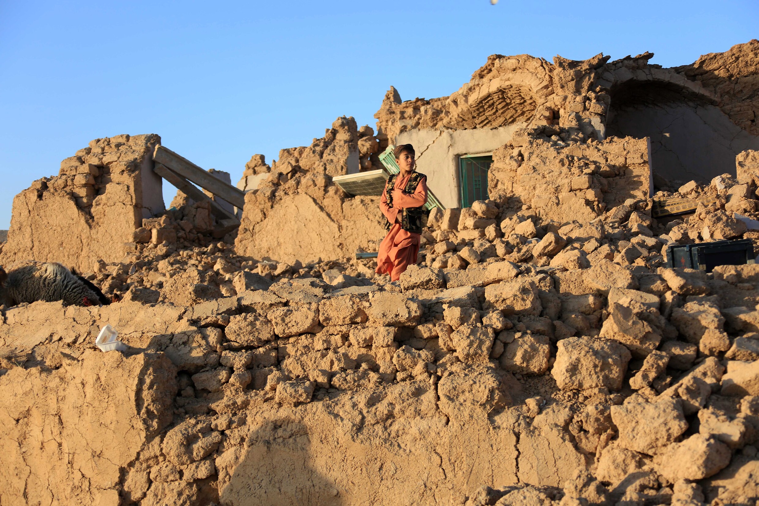 Bijna 2.500 doden in Afghanistan door aardbevingen