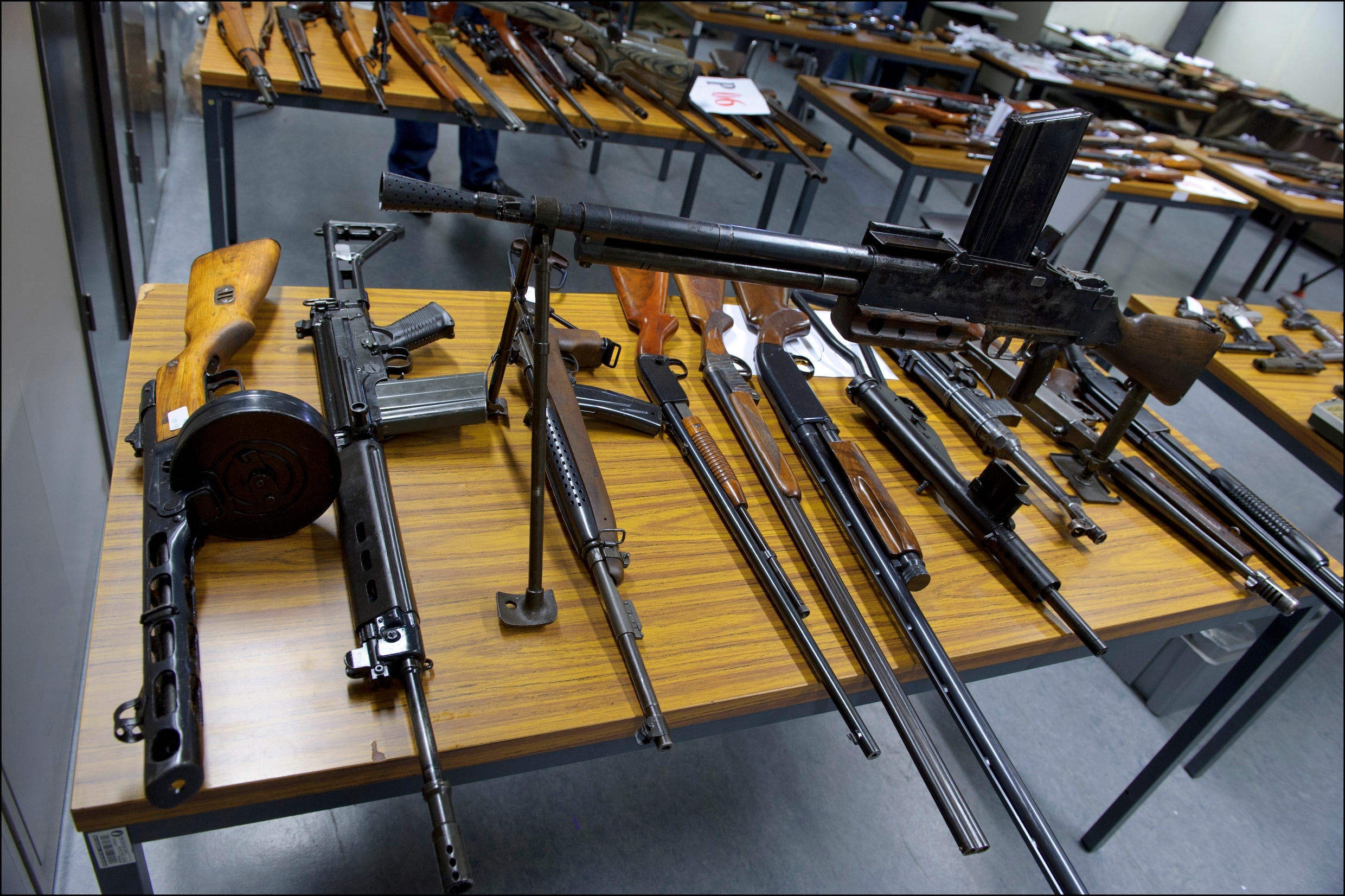 N-VA: "Op griffies slingeren nog honderden illegale wapens rond"