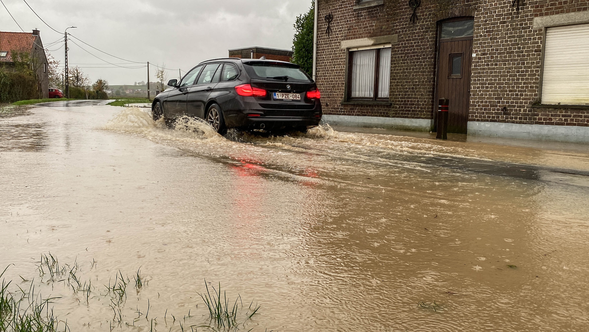 ‘Blijf best binnen’: West-Vlaams gouverneur waarschuwt voor ...