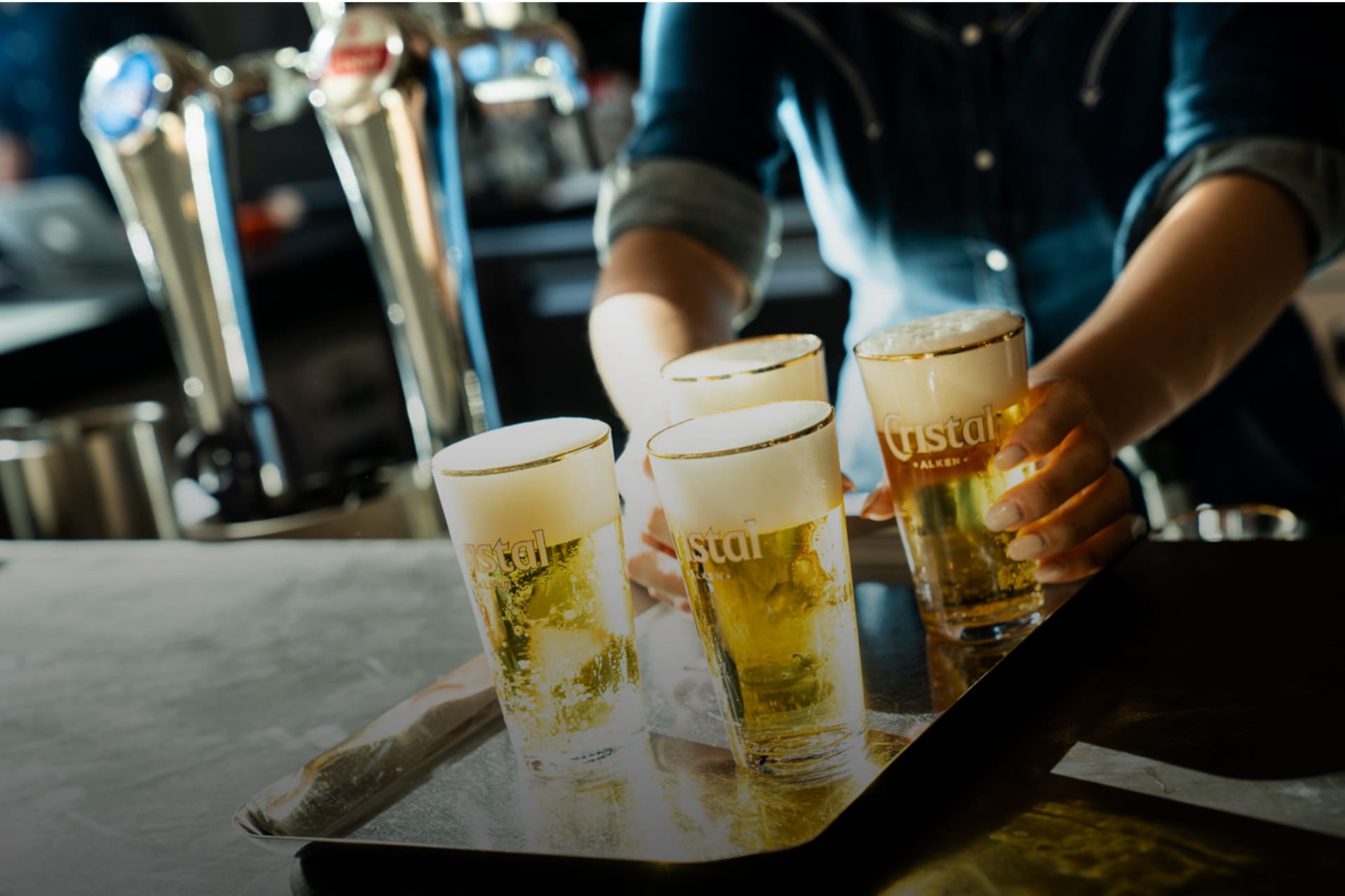 Jonge meisjes drinken en roken steeds vaker: ‘Vanaf de eerste druppel stijgt de kans op borstkanker’