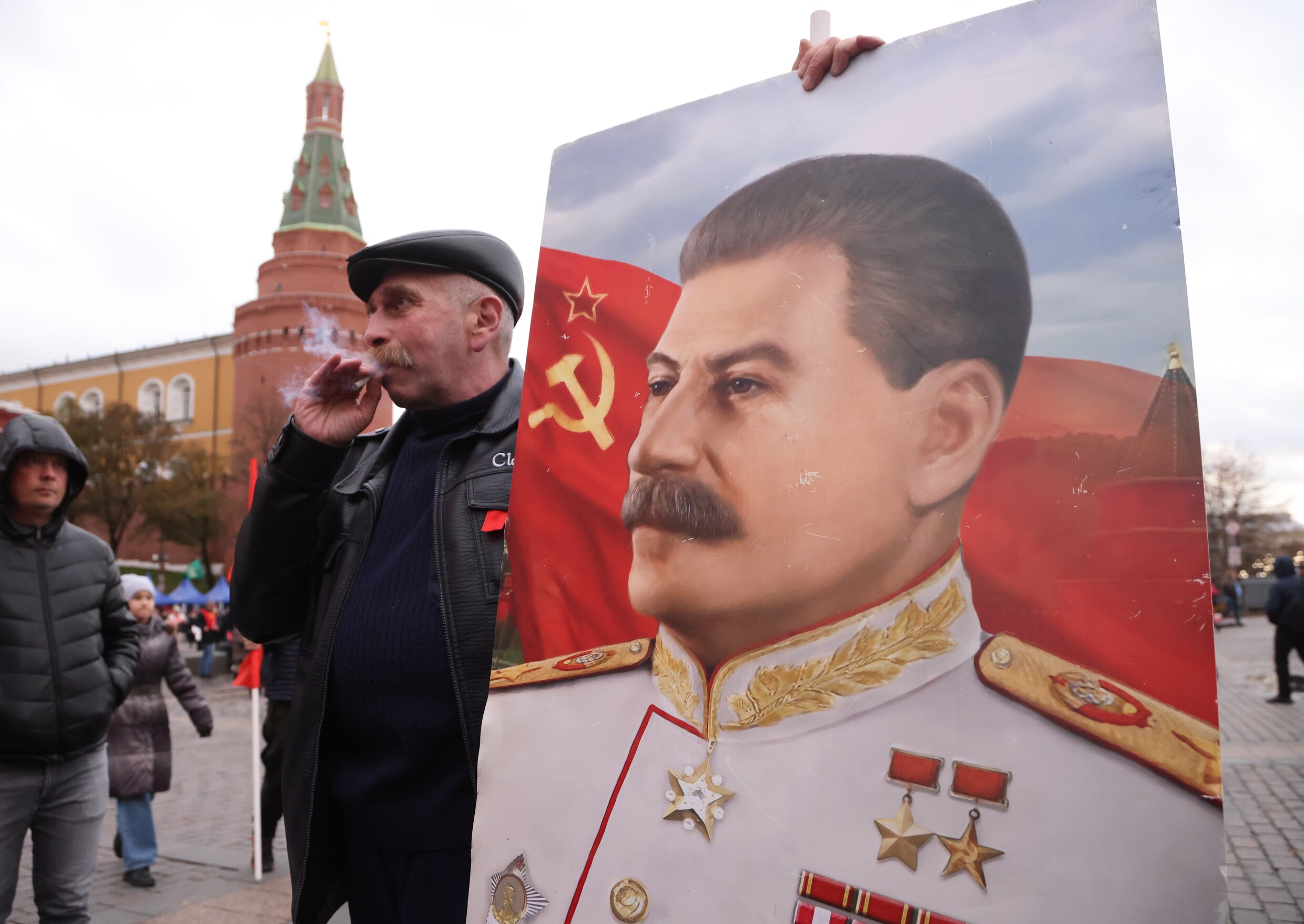 Rusland in rep en roer door ‘Almost Naked Party’: 9 artikels over ...
