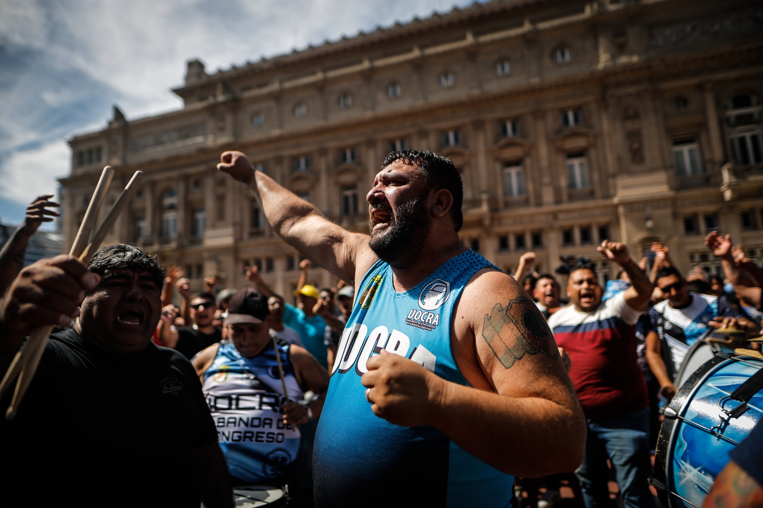 Duizenden Argentijnen protesteren tegen ingrijpende economische hervormingen nieuwe president Milei