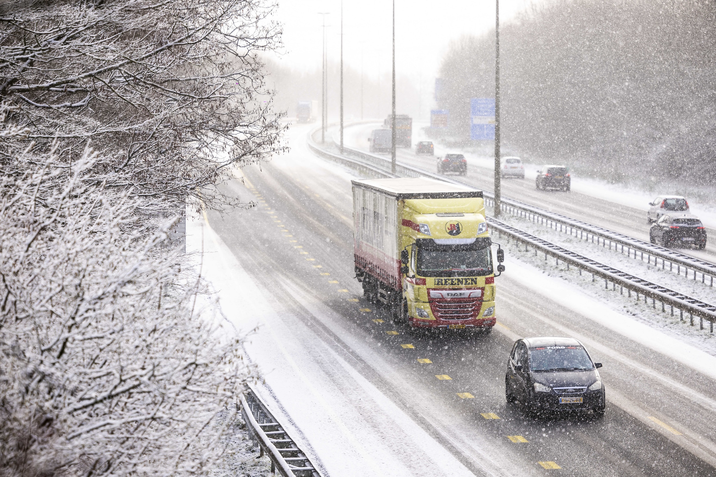 Kans op lokale gladheid in heel Vlaanderen, enkele centimeters sneeuw verwacht in de Ardennen