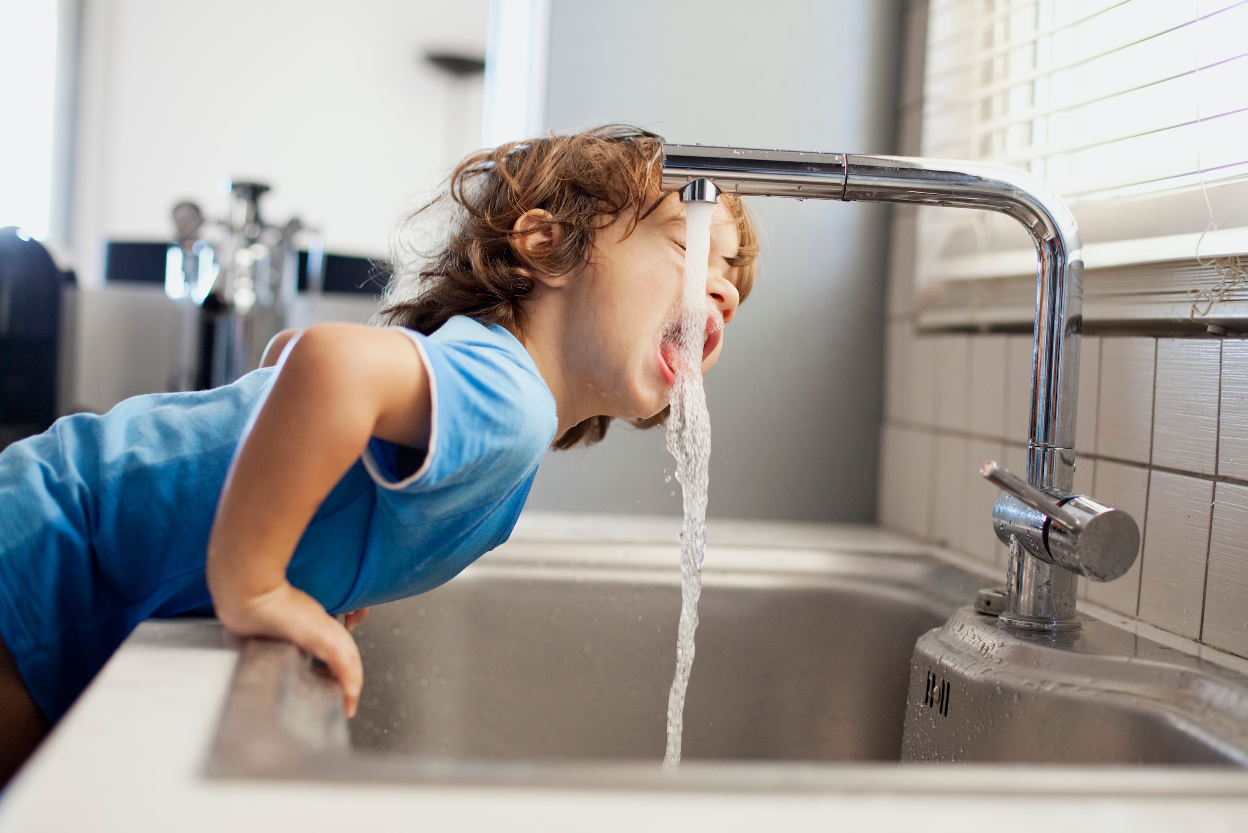Kun je ook te veel water drinken? De