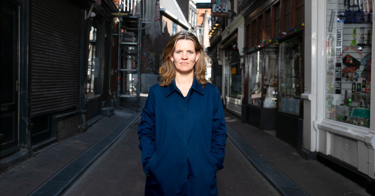 Waarover praat je? Wat verzwijg je? Marijke Schermers nieuwe roman is misschien wel doeltreffender d