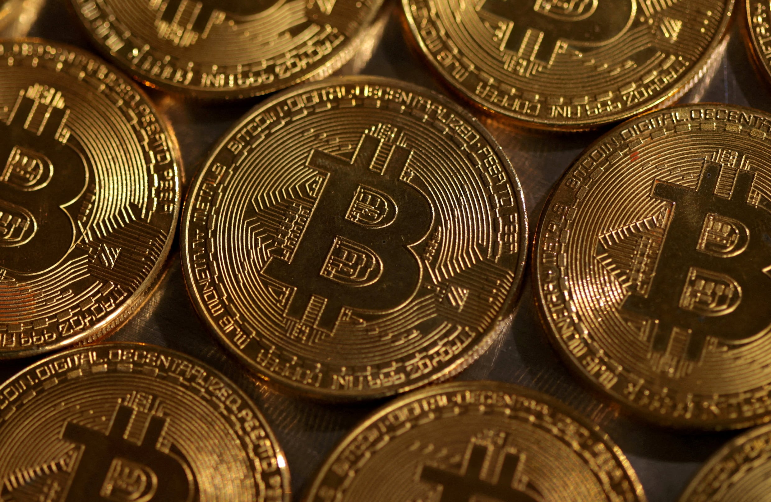 Bitcoin overtreft recordniveau van 69.000 dollar uit 2021 | De Morgen