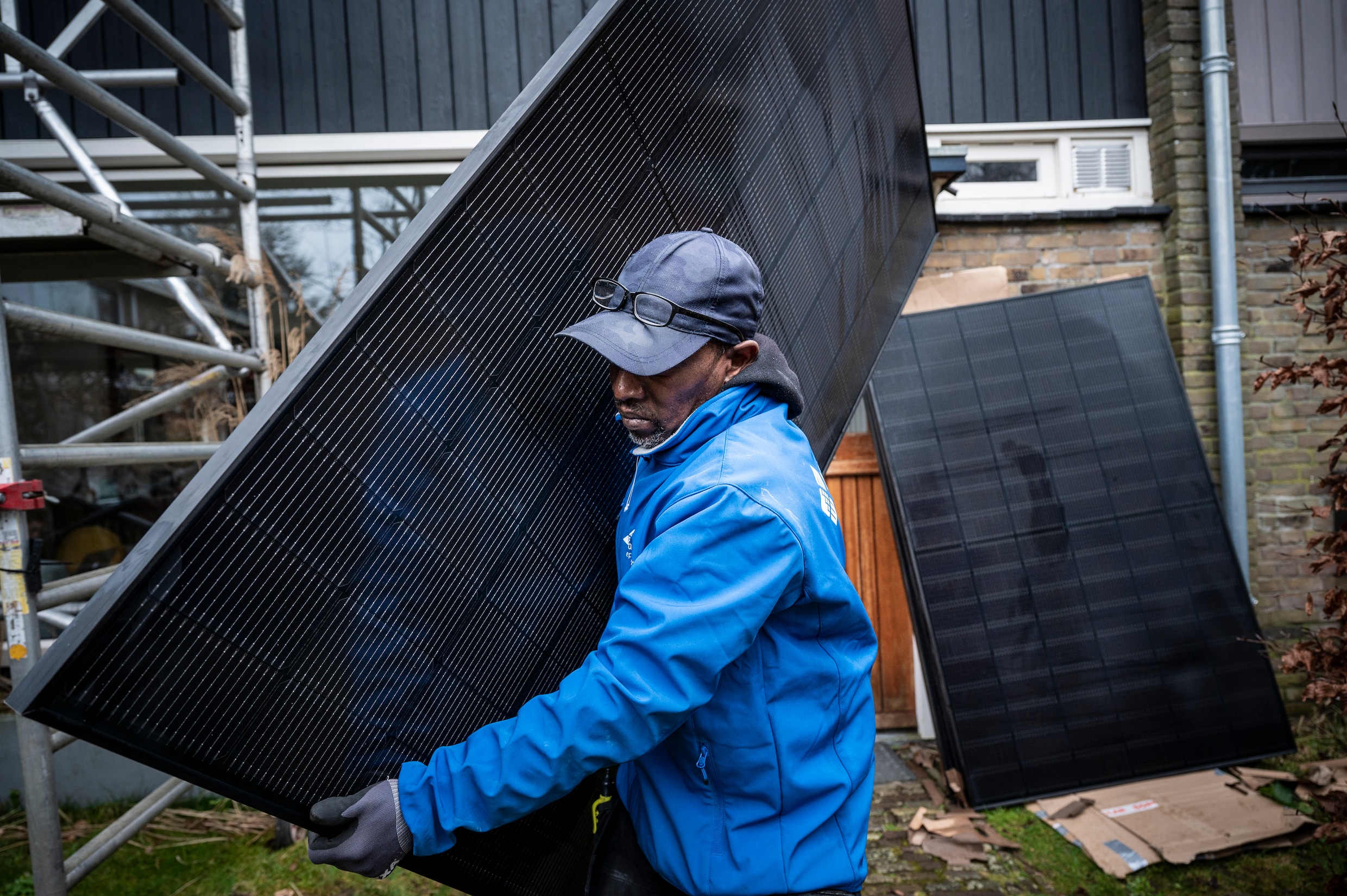 Overaanbod uit China en omschakeling naar nieuwe technologie doet prijs zonnepanelen kelderen
