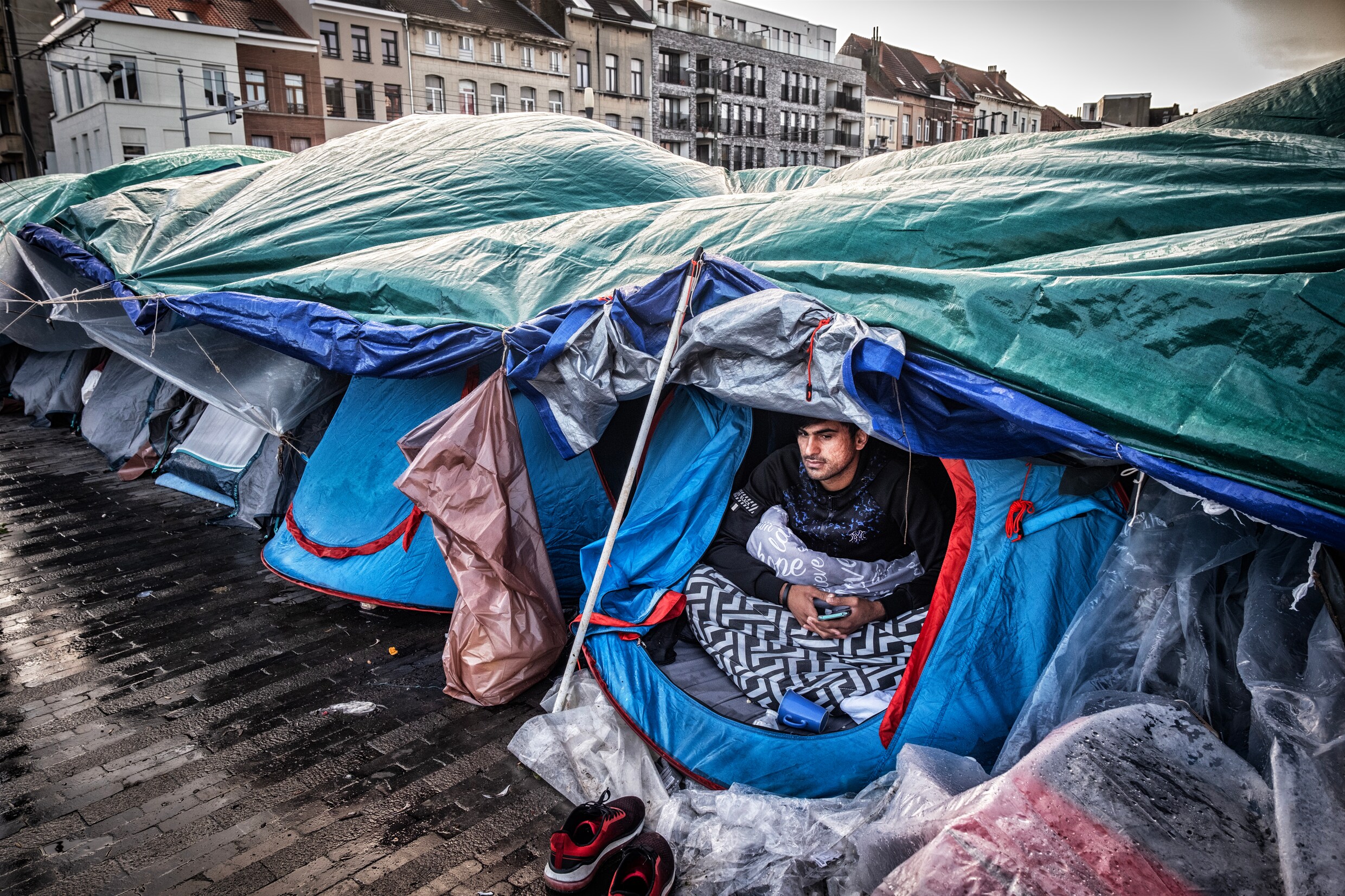 Mensen overnachten in 2022 op straat in afwachting van de registratie door Fedasil.