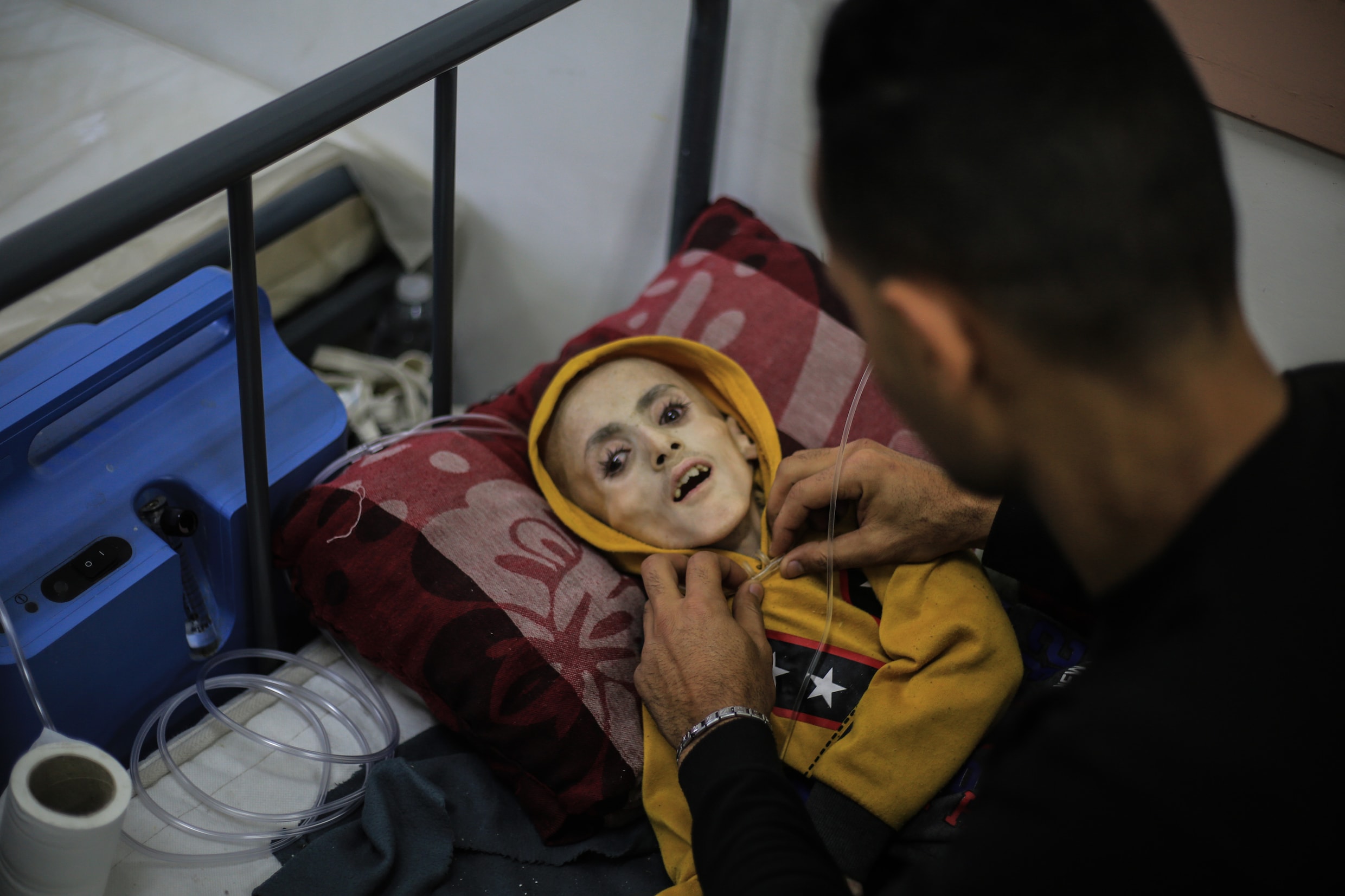 Deze 10jarige jongen geeft de hongersnood in Gaza een hartverscheurend