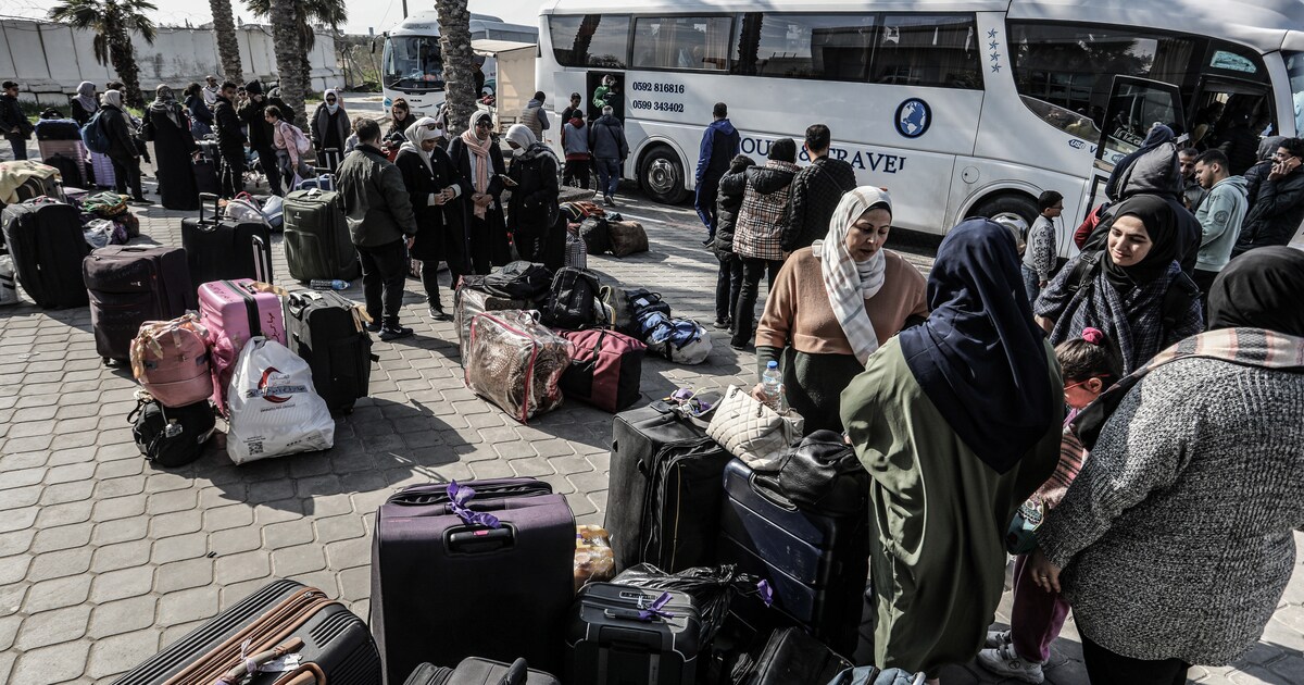 Hoe een Egyptisch ‘reisbureau’ miljoenen verdient aan de wanhoop van ...
