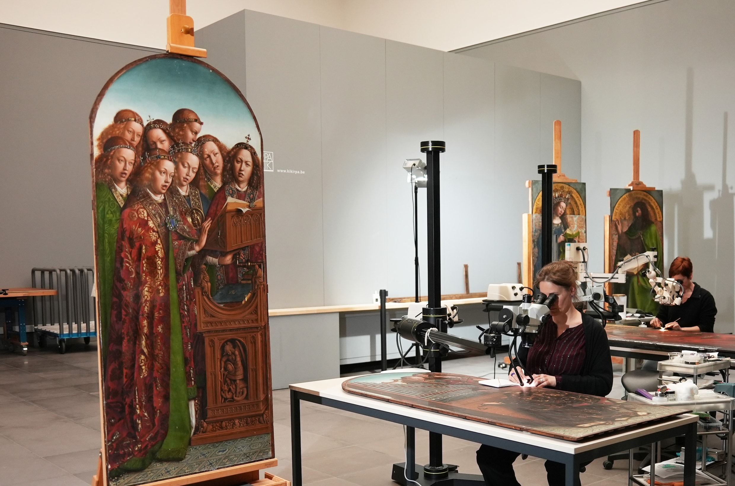Alsof het opnieuw 1432 is: nu restauratie ‘Lam Gods’ in laatste fase ...