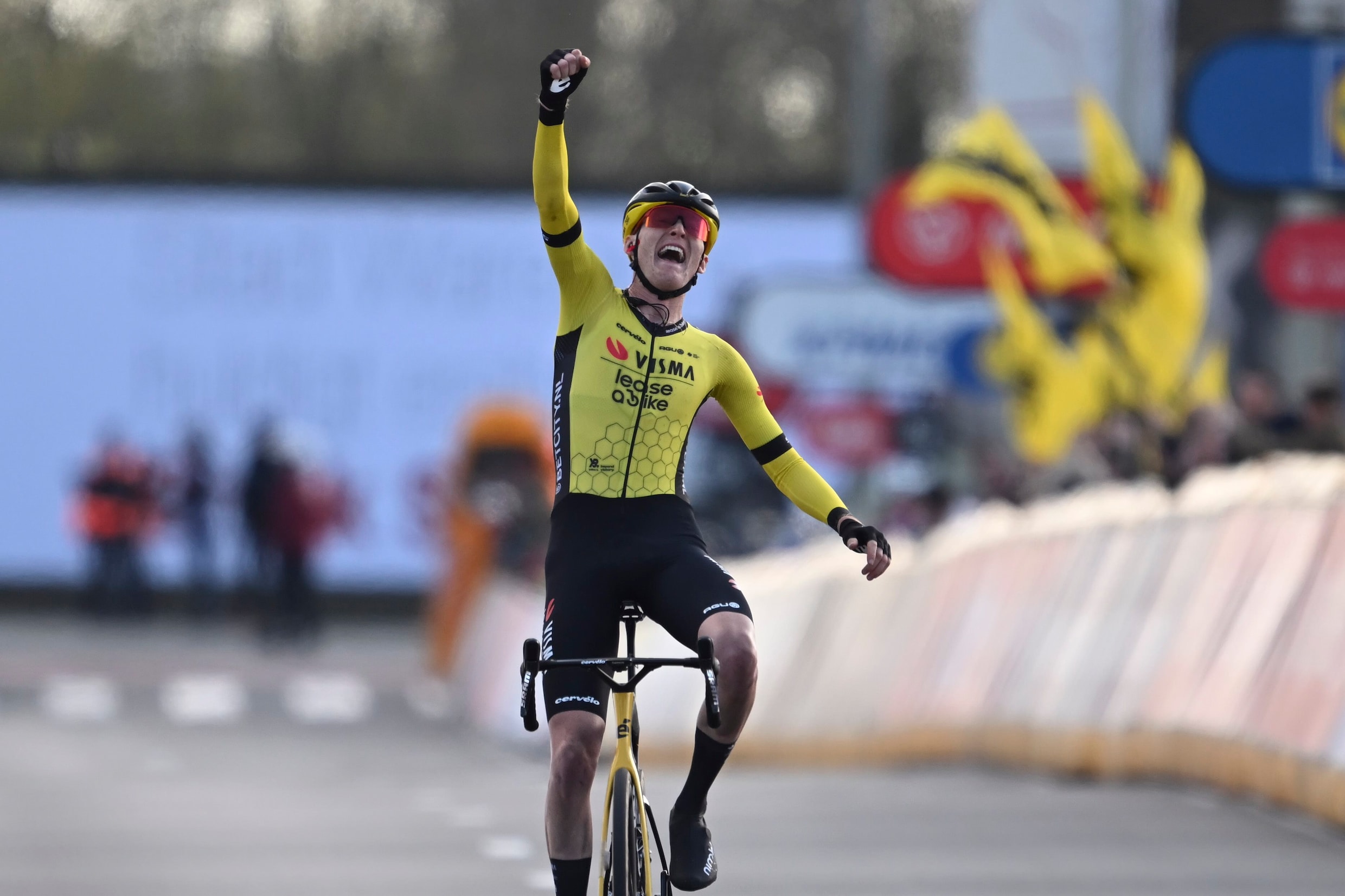 Matteo wint door valpartij ontsierde Dwars door Vlaanderen