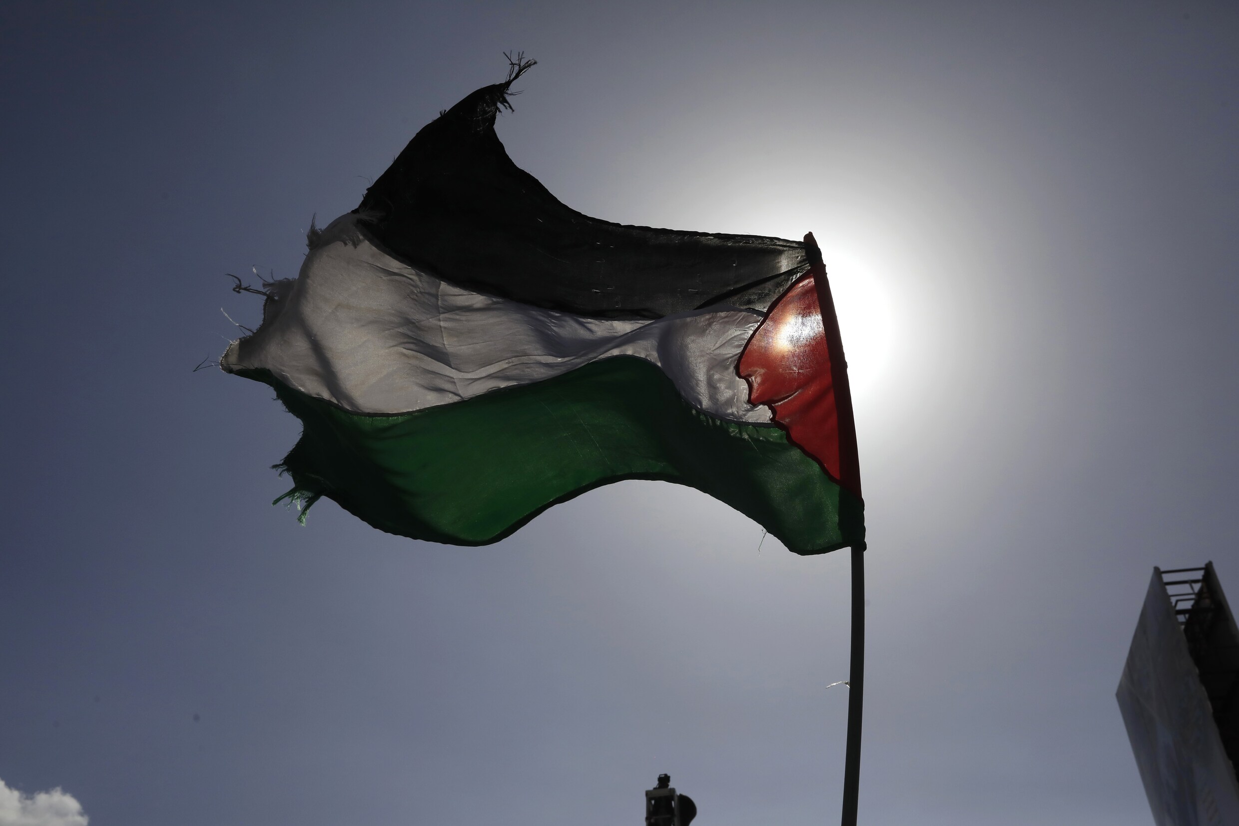 Live - Crisis Midden-Oosten. Lichaam vermeende Israëlische gijzelaar gevonden in graf van slachtoffer 7 oktober • Hamas naar Egypte voor gesprekken