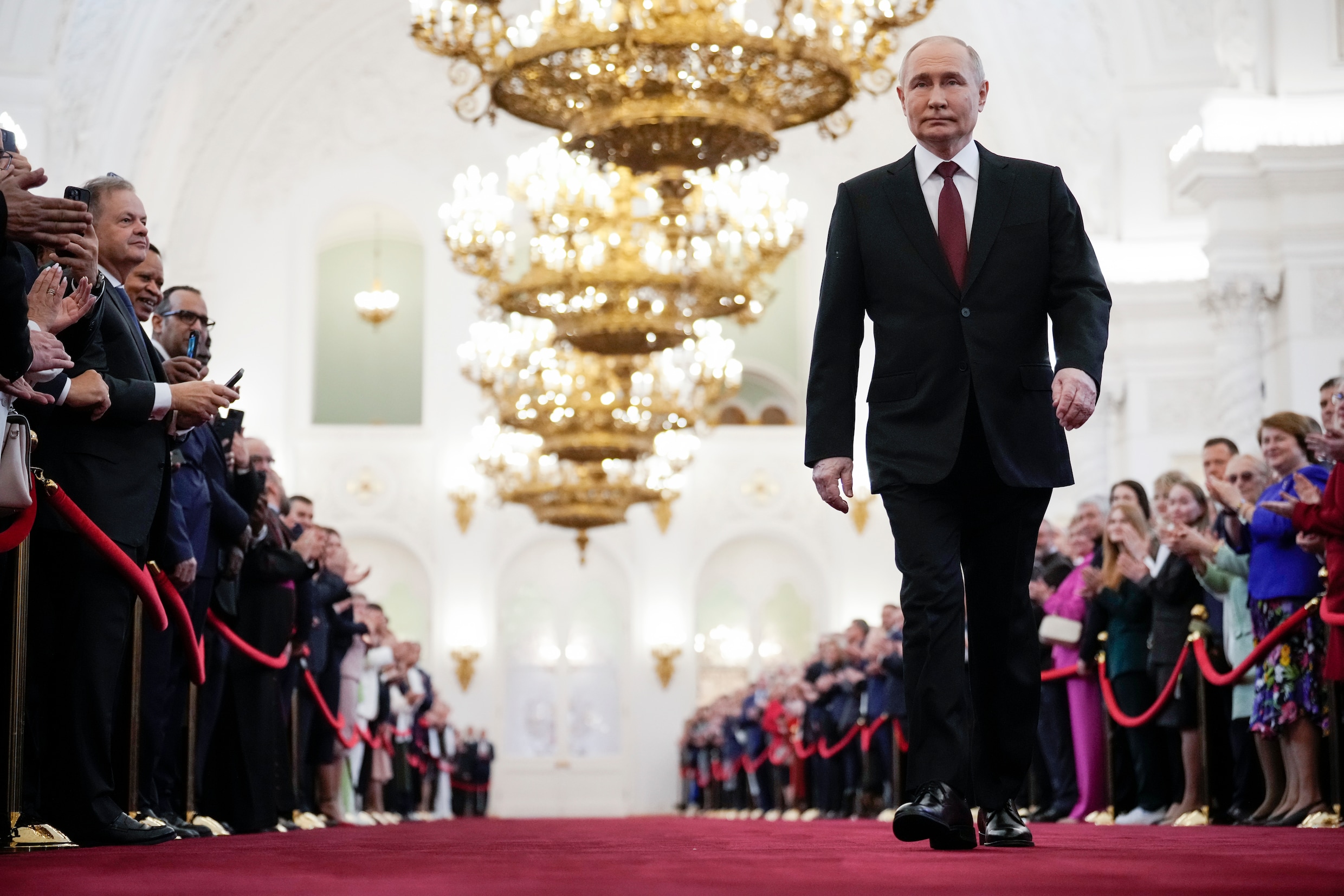 Alle ogen op Poetin, die nog eens terreinwinst mag melden: president maakt zich op voor Overwinningsdag