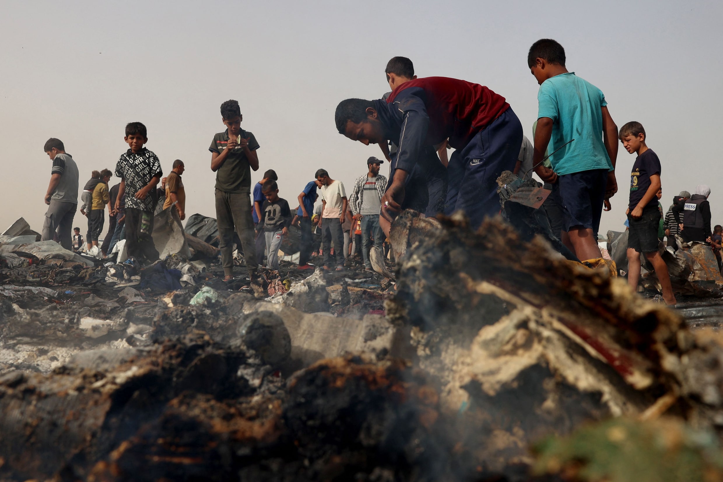 Wereld Reageert Verontwaardigd Op Israëlische Luchtaanval Op Tentenkamp ...