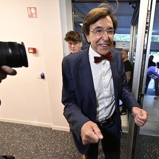 Live - Bedrijf dient klacht in tegen Elio Di Rupo 