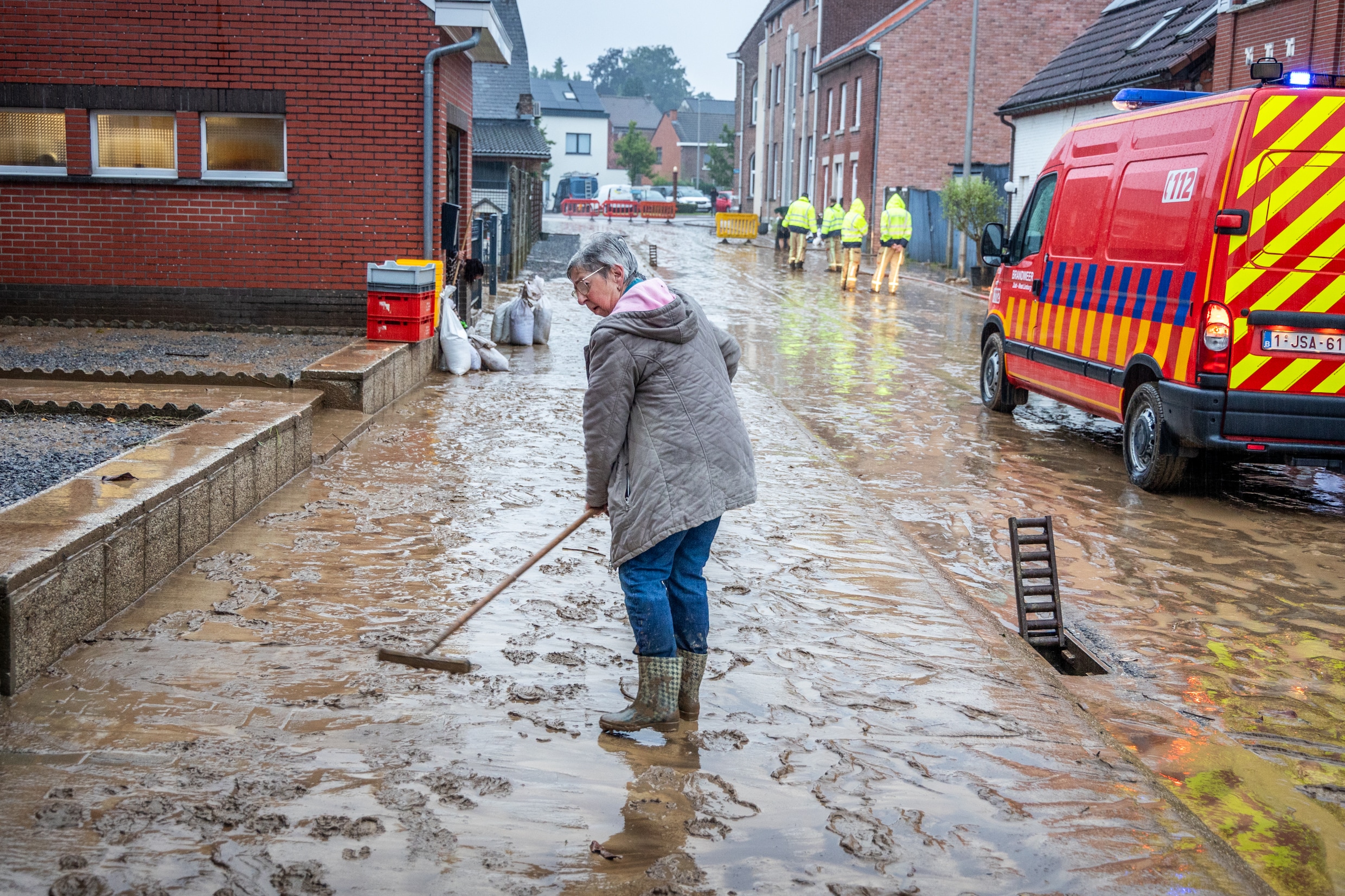 Tijdelijk iets rustiger weer, maar nieuwe felle neerslagzone nadert ...