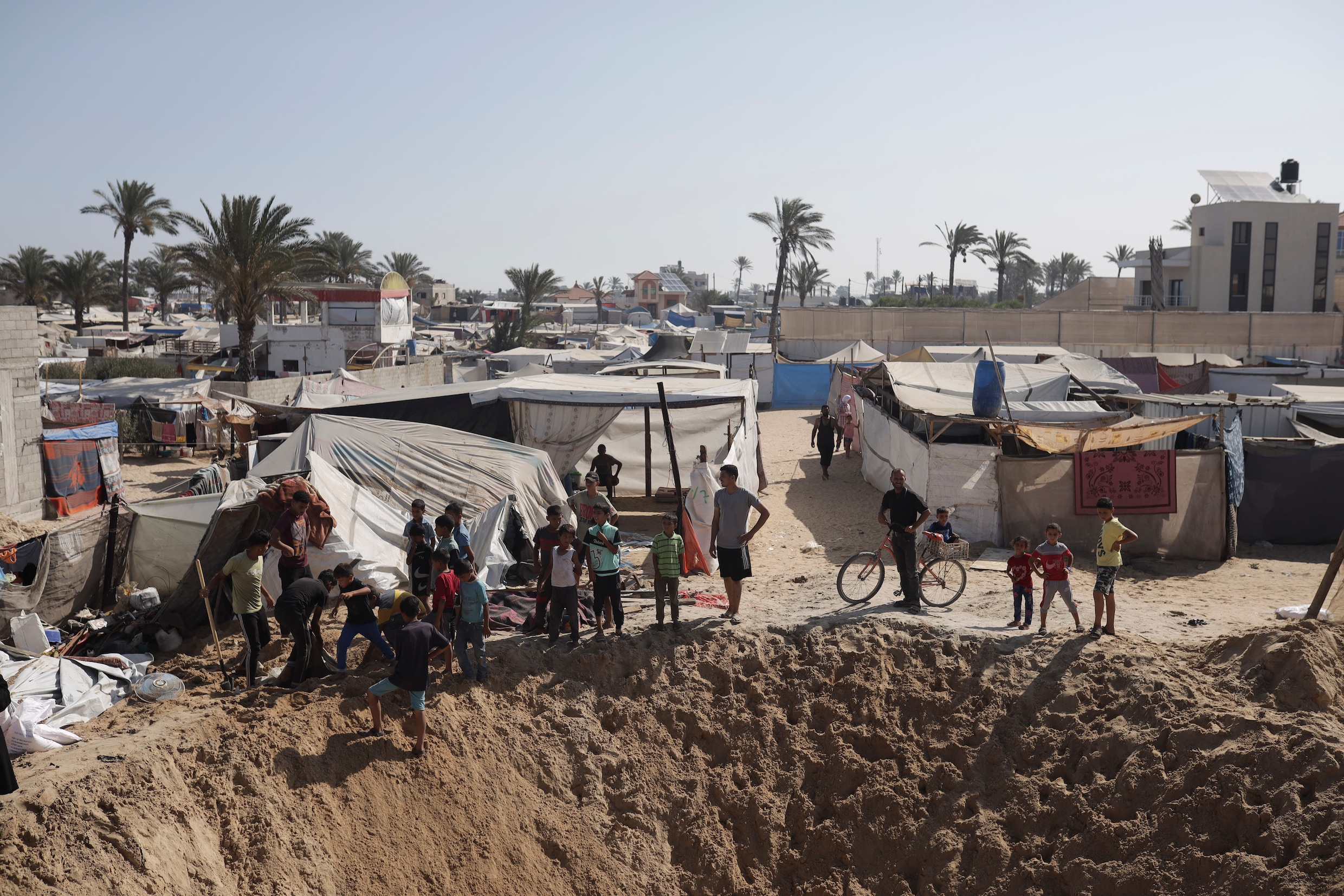 Live - Crisis Midden-Oosten. Israëlisch Leger Bindt Gewonde Palestijn ...