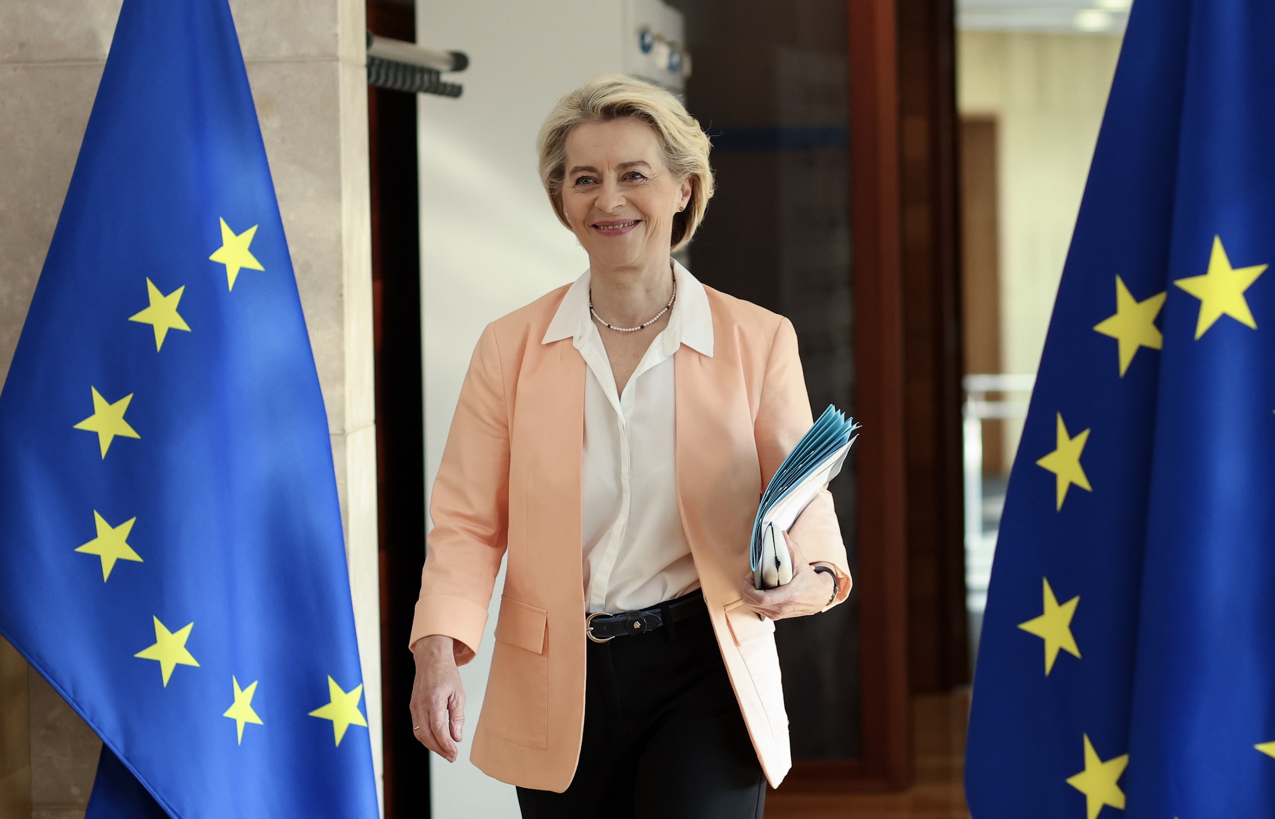 Europese regeringsleiders stemmen in met nieuwe termijn Von der Leyen ...