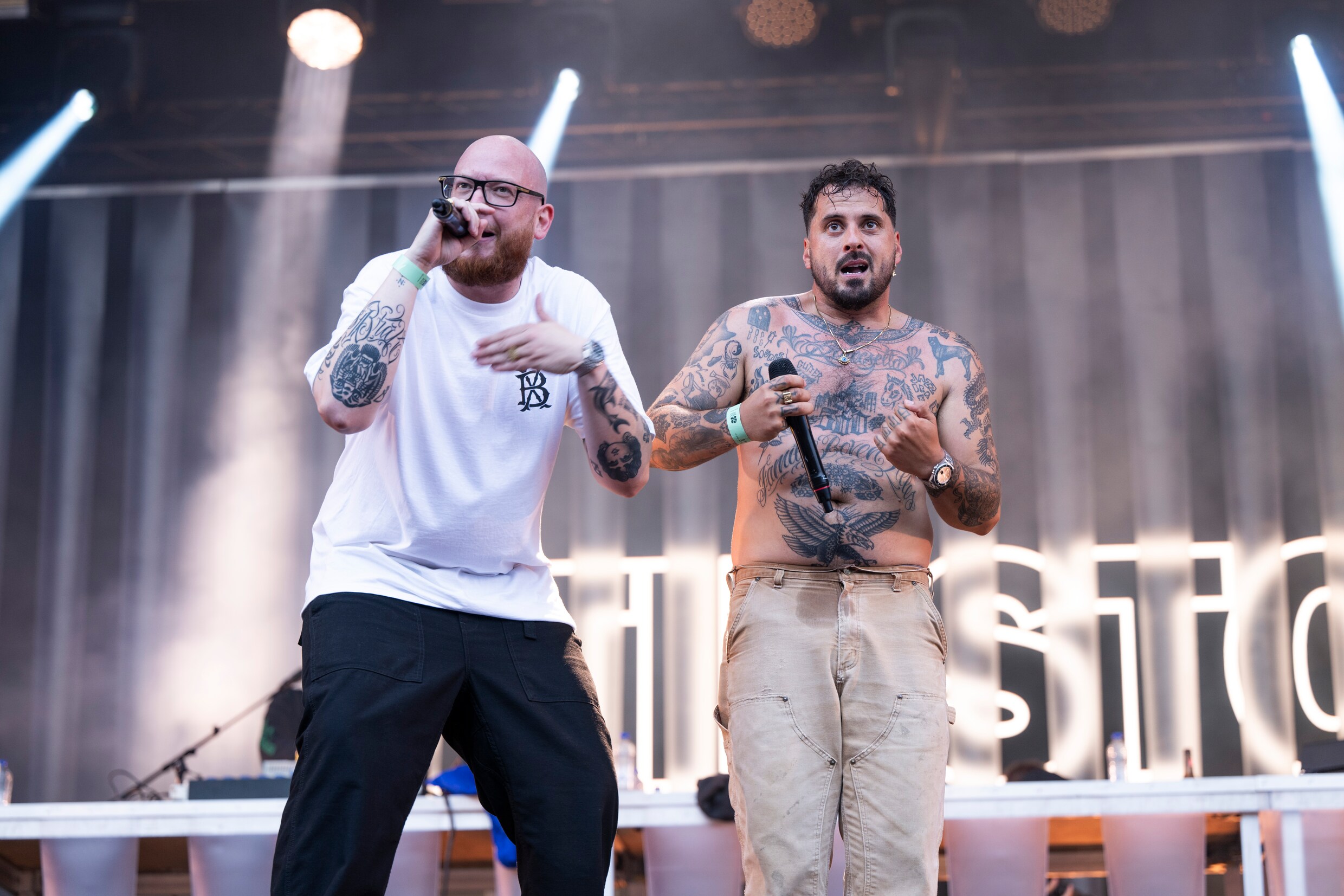 Van STIKSTOF en Charlotte Adigéry tot (geen) NIVEAU4 : dit was het beste en slechtste op de slotdag van Couleur Café - De Morgen