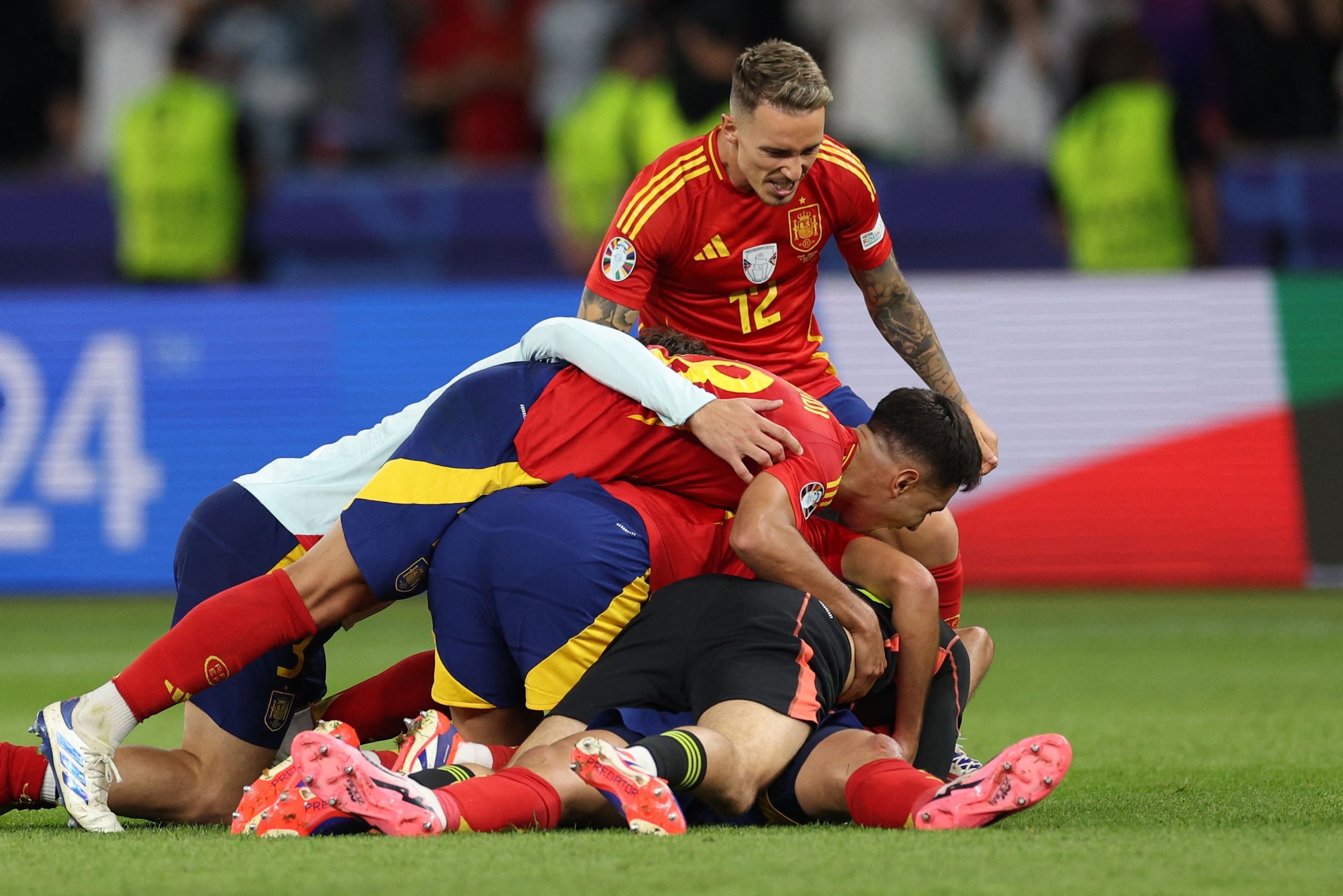 live-ek-voetbal-rodri-verkozen-tot-speler-van-ek-yamal-beste-jongere