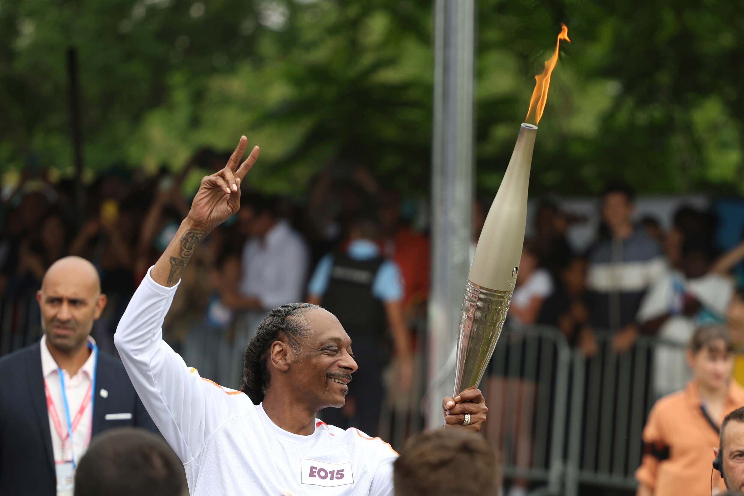 Live - Olympische Spelen. Snoop Dogg draagt olympisch vuur:  openingsceremonie vanavond zoals gepland, ondanks voorspelde regen en  sabotage spoorwegen | De Morgen